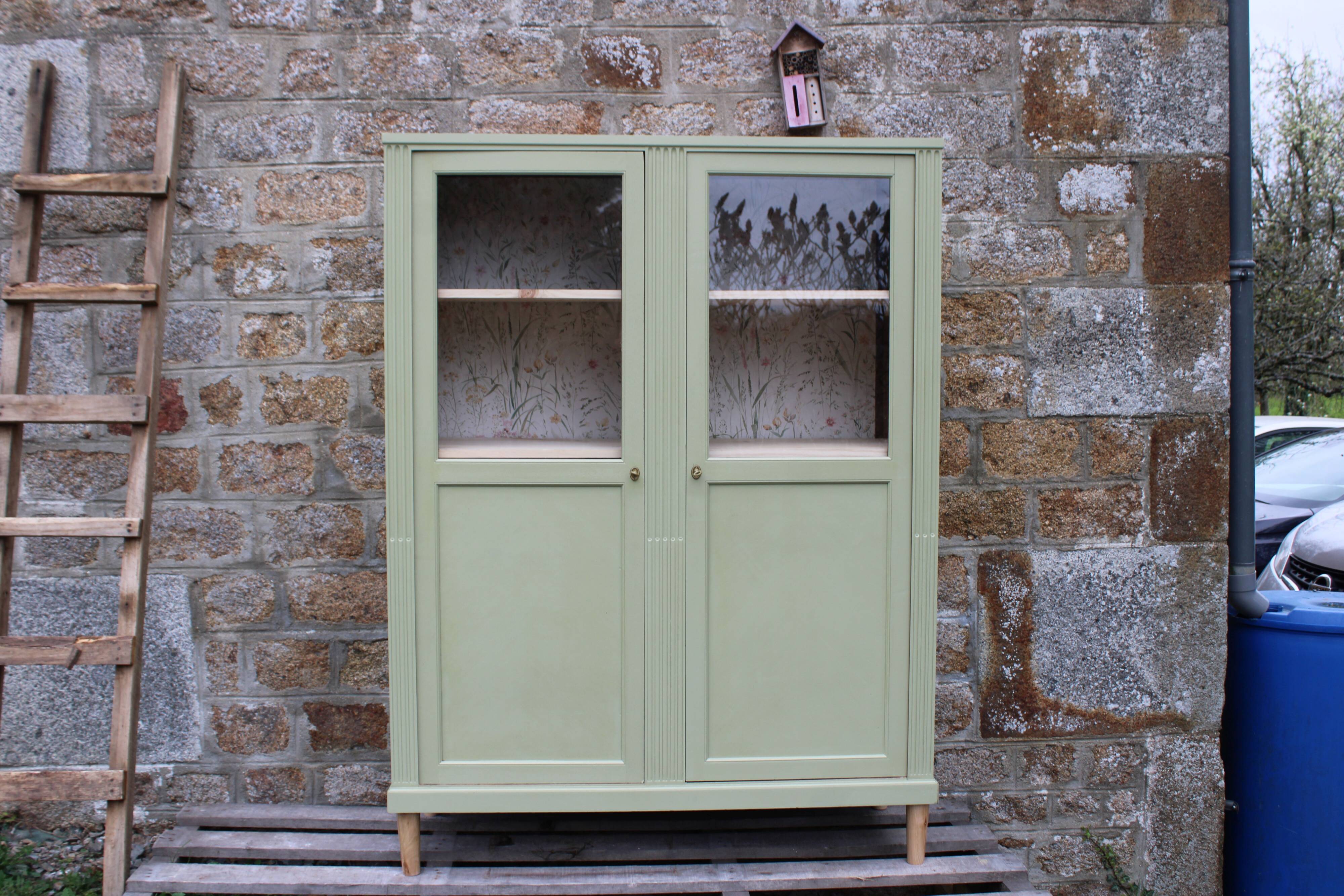 Renovated antique display cabinet – Lizard Green (Pure & Paint)
