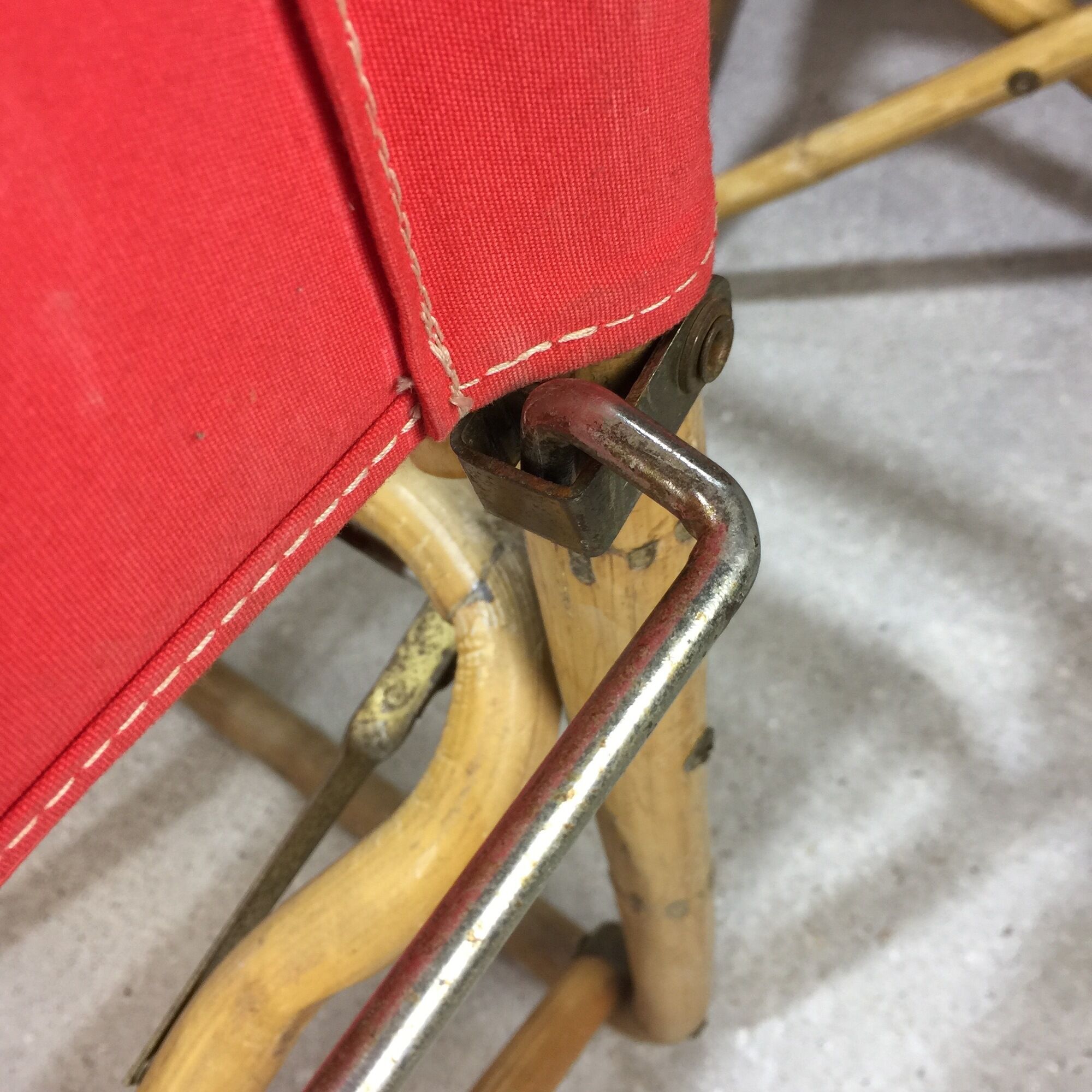Lot of 4 chairs in rattan and red fabric, folding, 1960s