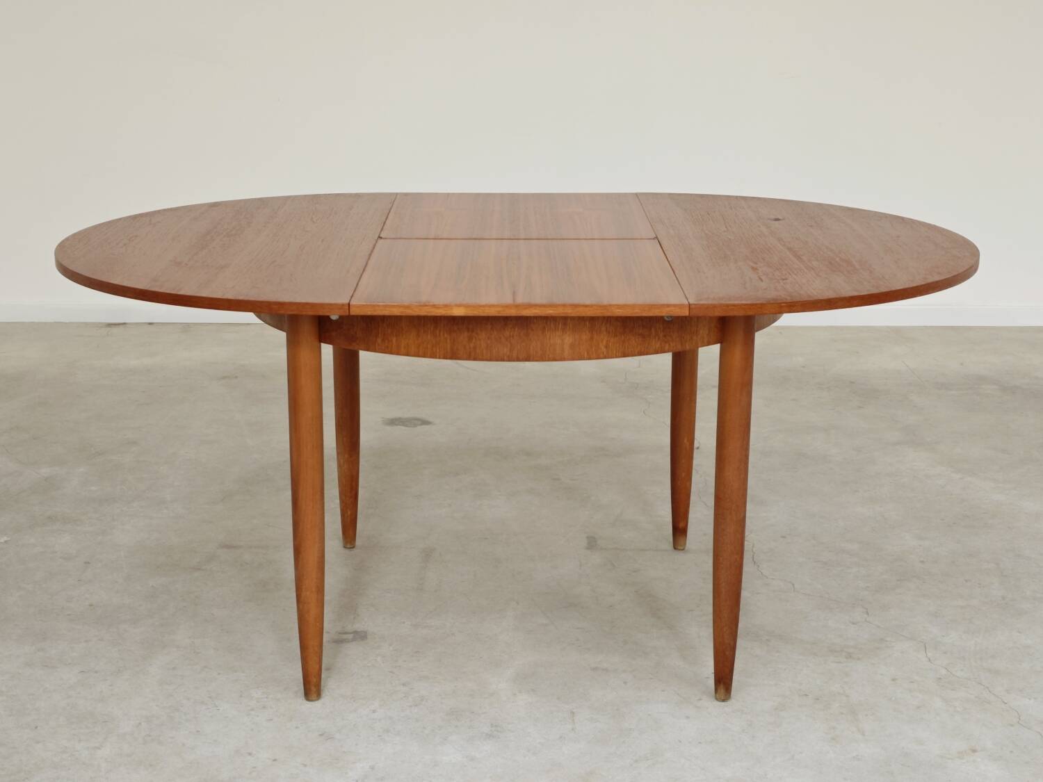 Round extending table, light oak, East Germany, 1960s
