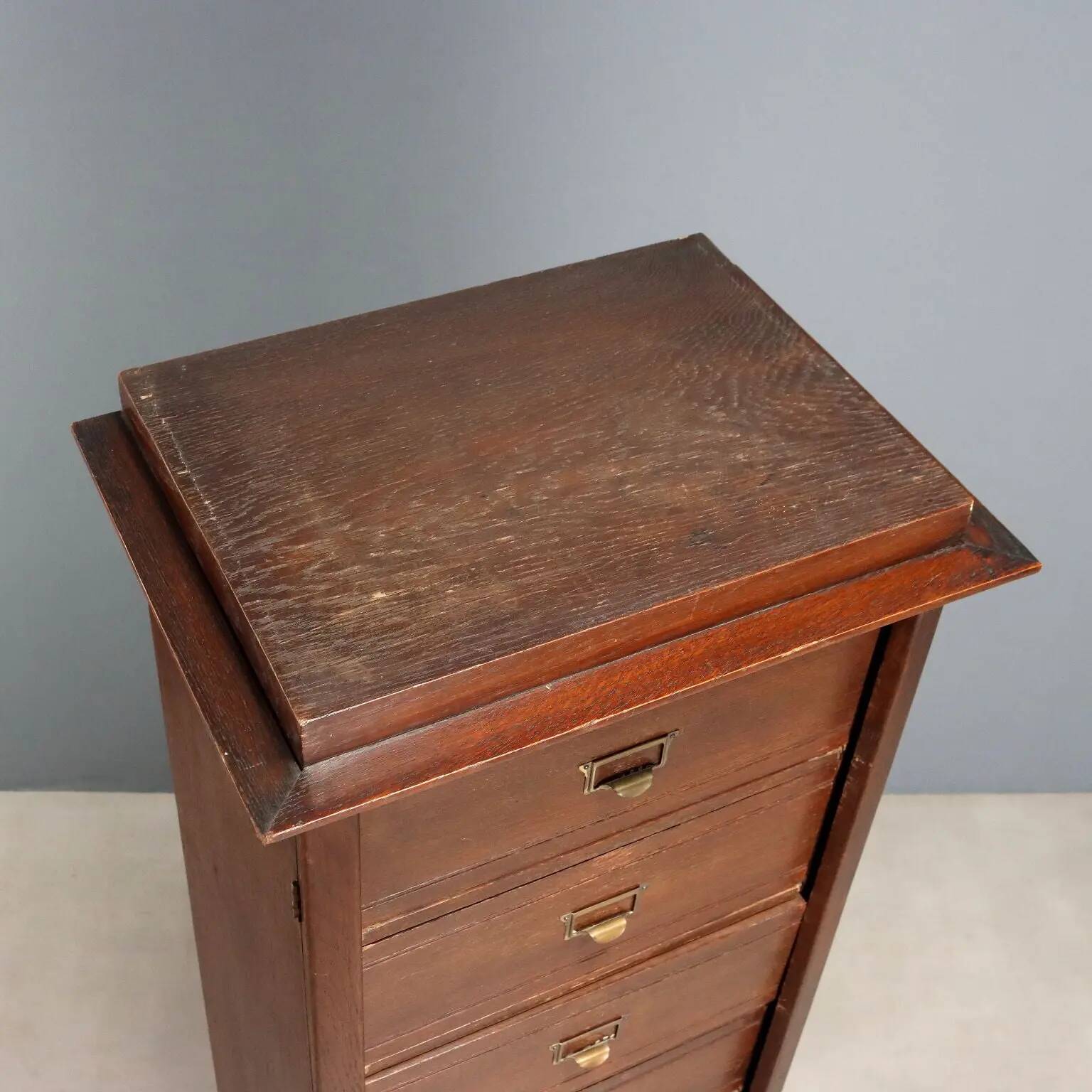 Antique oak chest of drawers with 8 drawers, Italy, 19th century.