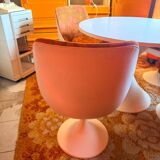 Table and tulip leg chair, vintage space age from the 70s.