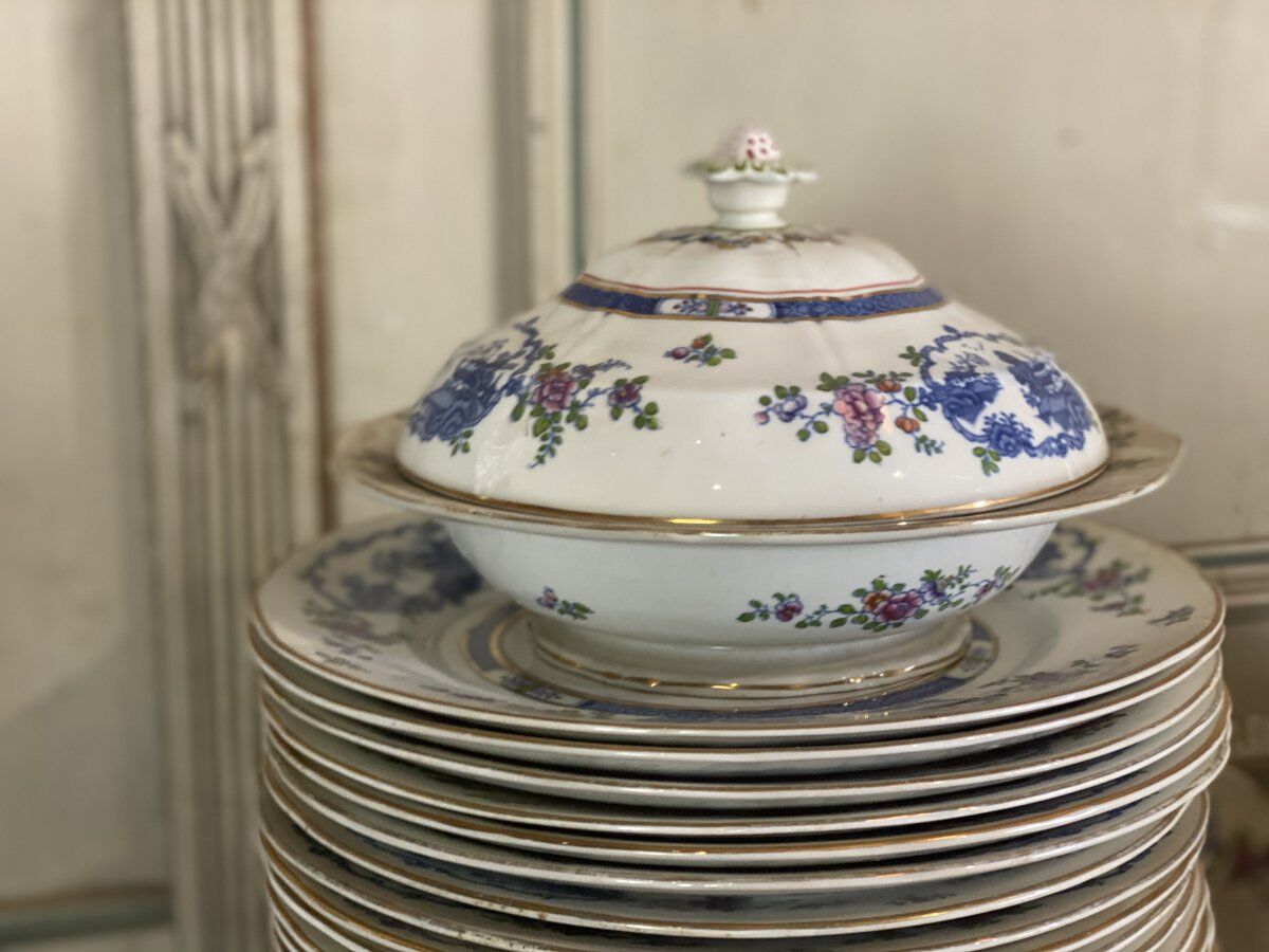 Earthenware dinner service, 155 pieces, Waring and Gillows, London