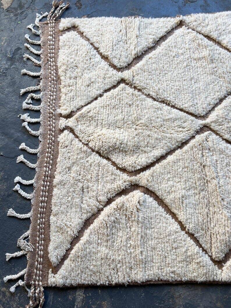 Traditional handmade Moroccan Atlas wool rug 2/3 m