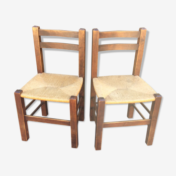 Chaises vintage duo en hêtre paillées à dossiers bas en bon état.