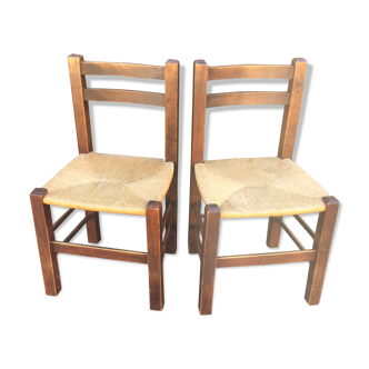 Chaises vintage duo en hêtre paillées à dossiers bas en bon état.