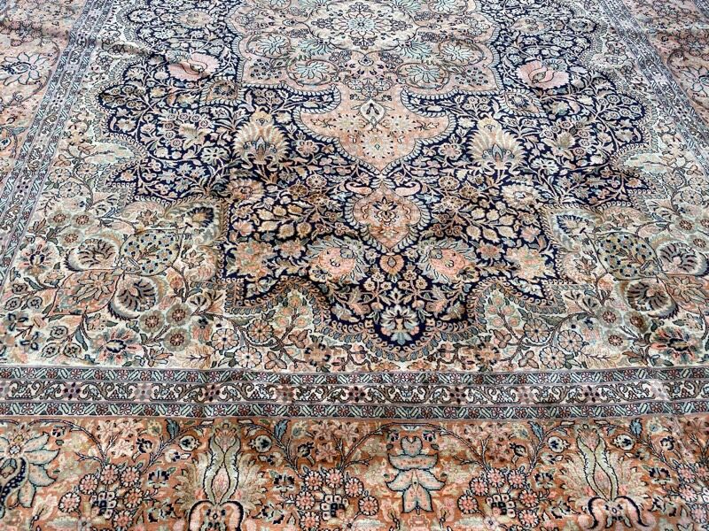 Kashmir silk carpet 273x373 cm