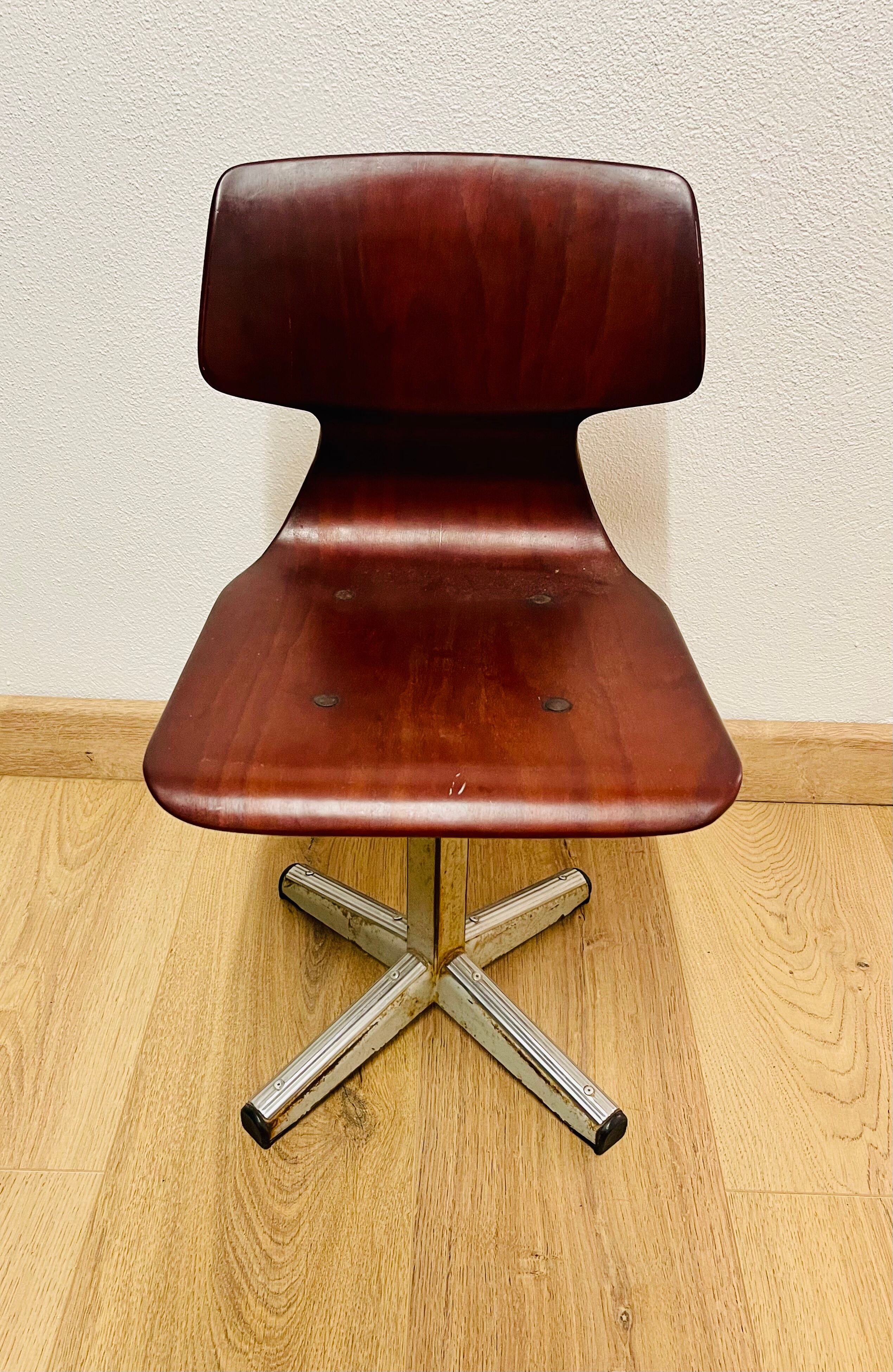 Galvanitas school chair