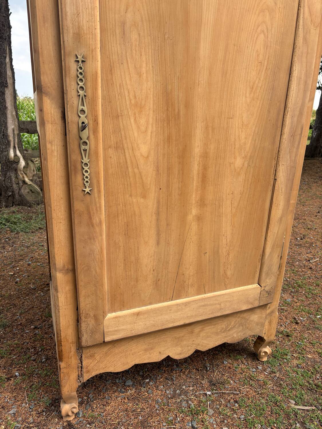 Solid wood bonnet maker