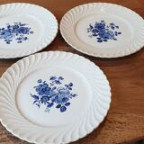 3 assiettes plates  KG Lunéville à fleurs bleues