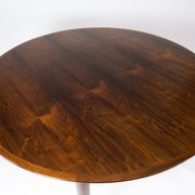 Table à manger en palissandre conçue par Arne Vodder datant des années 1960.