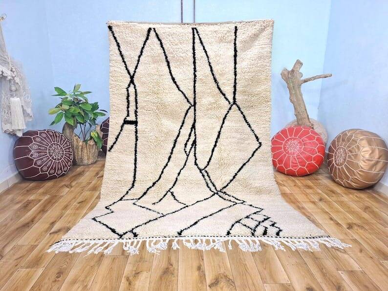 Handmade Moroccan rug from Oued Zam, size 160 x 240 cm.