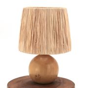 Petite lampe boule en bois blond, abat jour en raphia, années 90