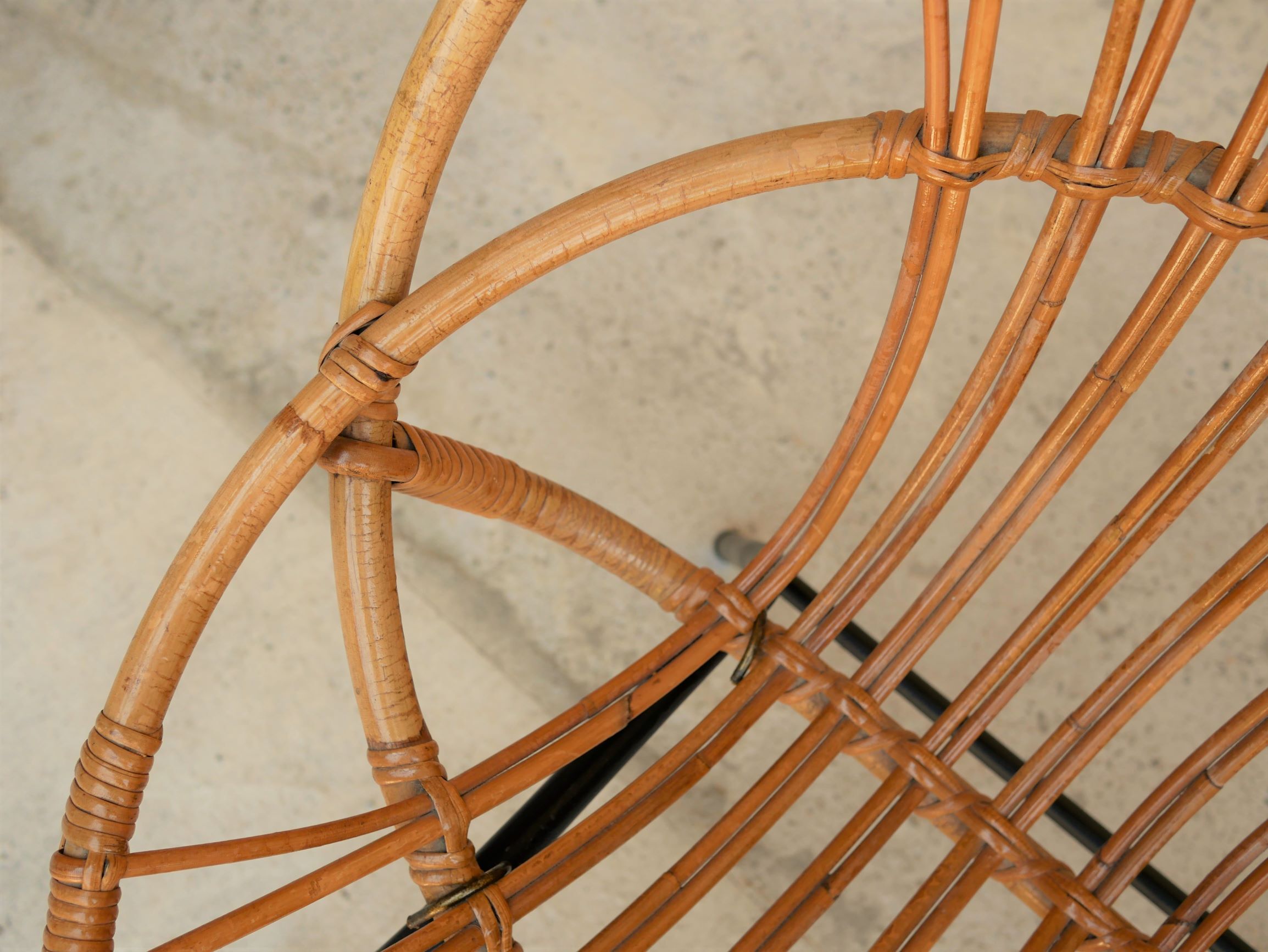 Vintage chair in rattan feet metal