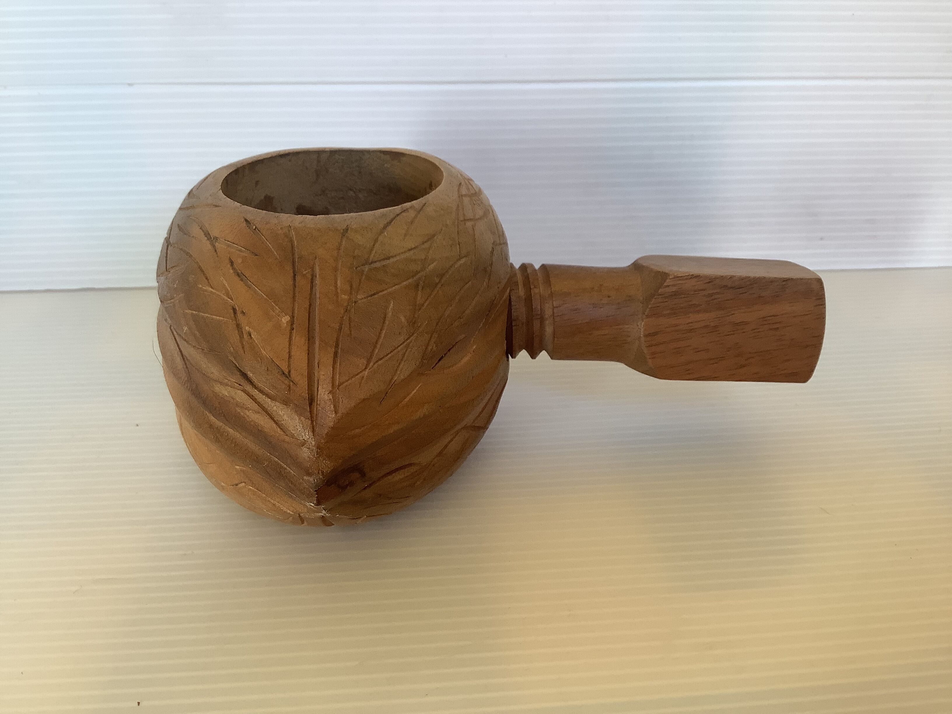 Casse noix en bois en forme de noix