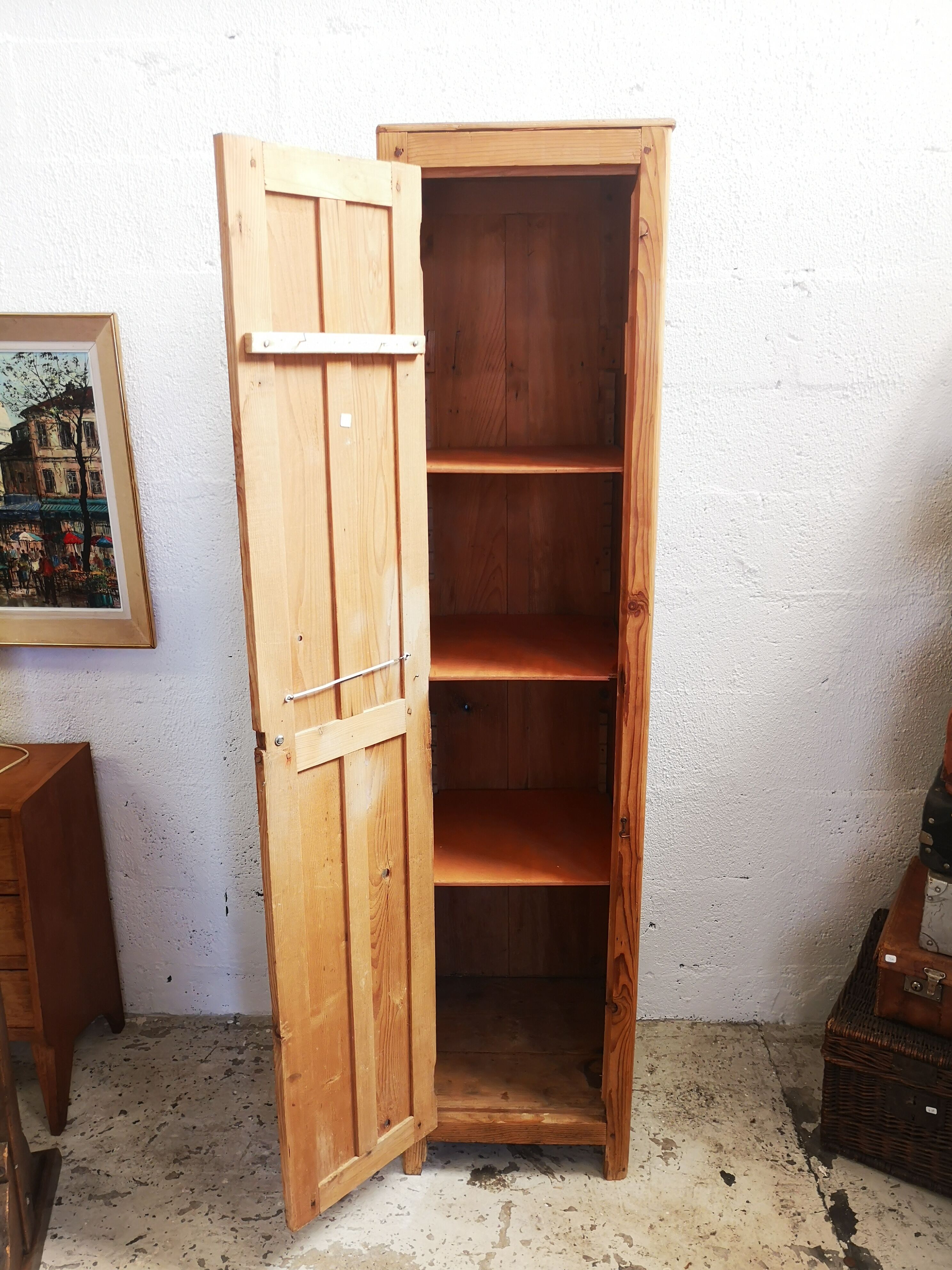 Parisian wardrobe in pine