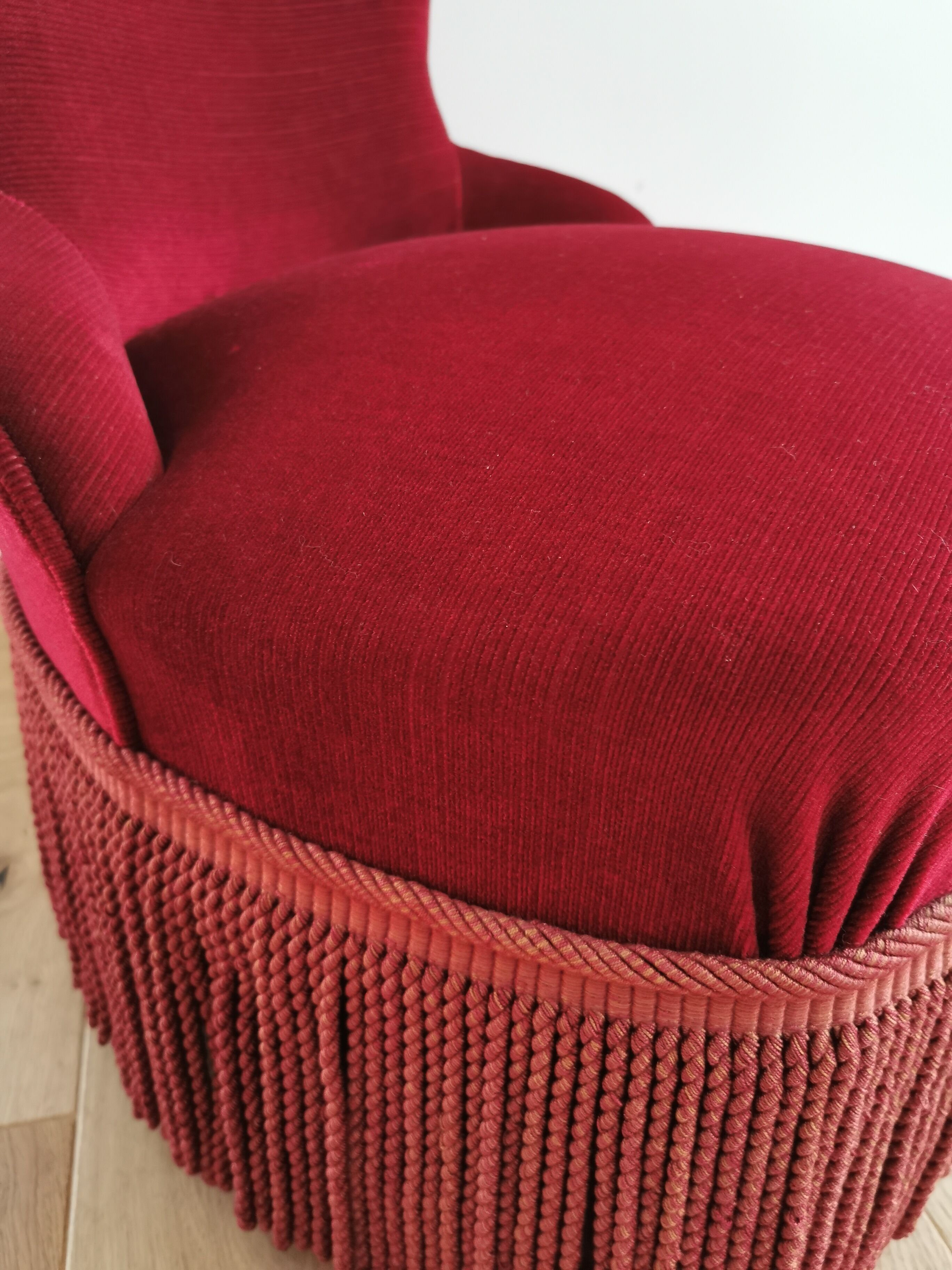 Velvet toad armchair