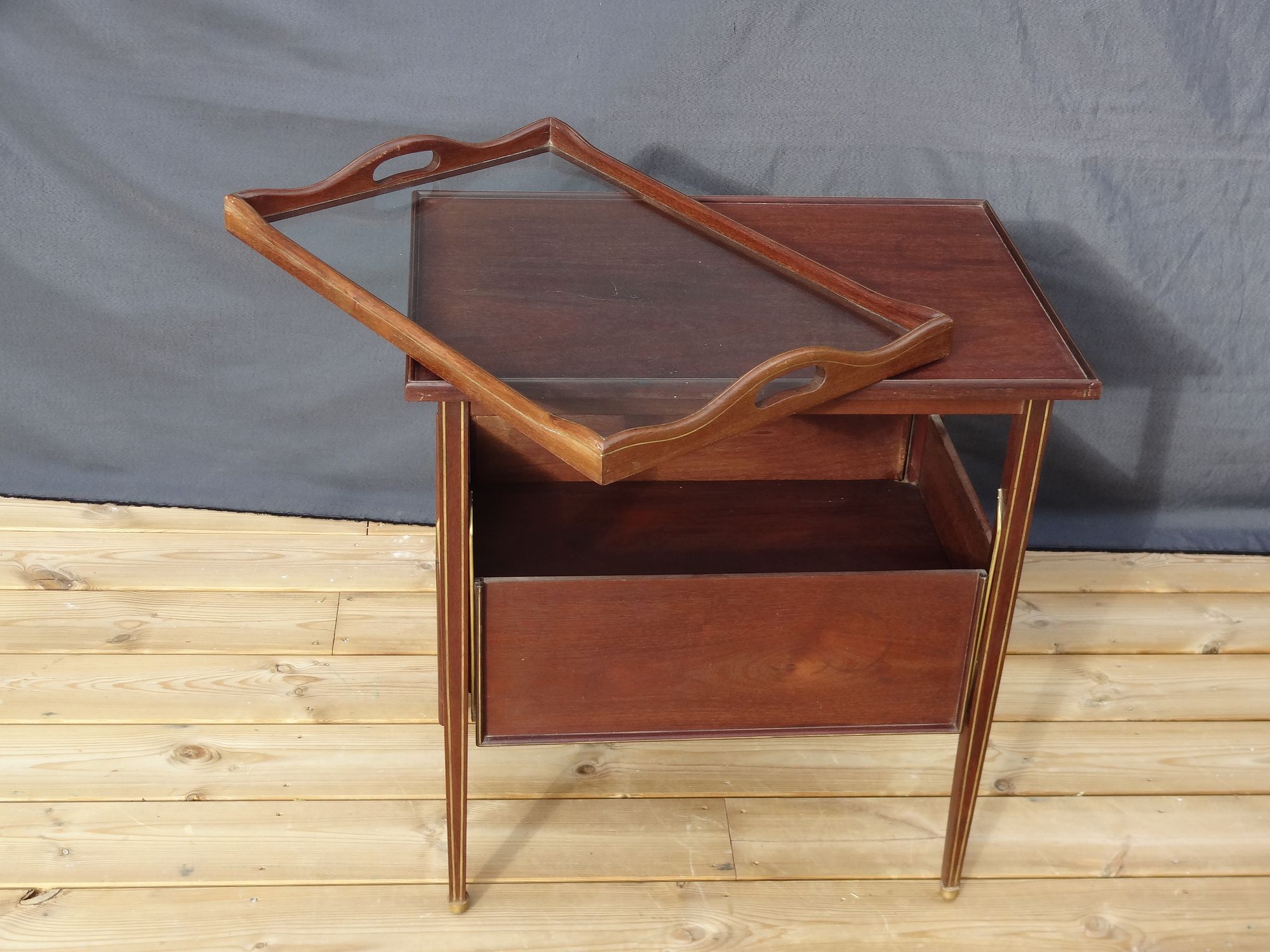 Mahogany service with flaps with removable glass top 67 x 46 cm