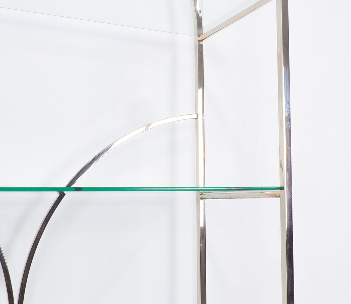 Hollywood regency style brass and glass showcase, 1970's