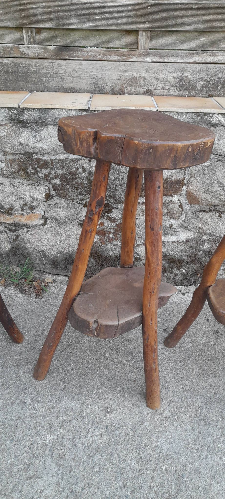 3 tabourets brutaliste en bois H 80 cm