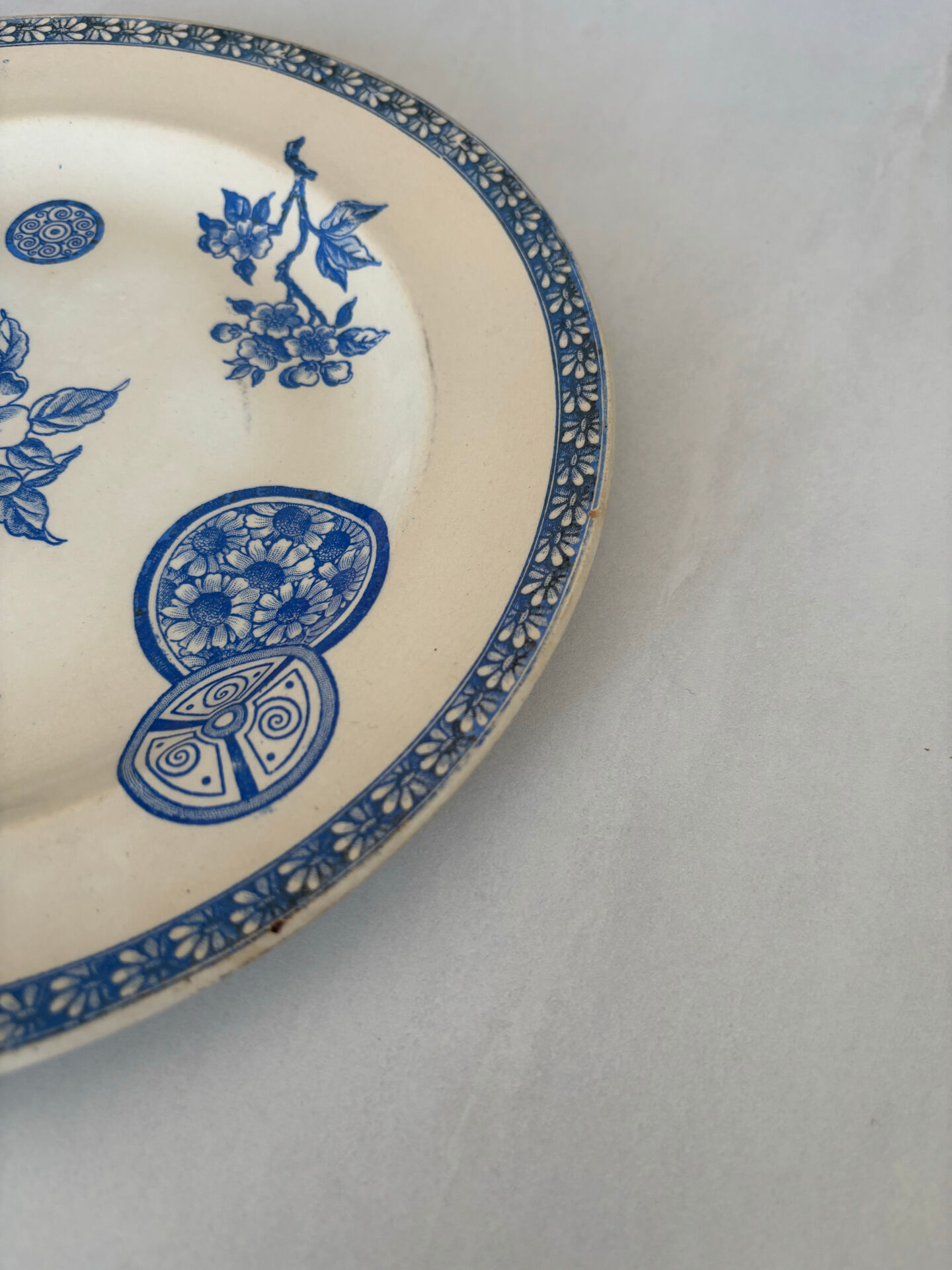 Old flat plate, light blue ironstone, daisy pattern | Fa