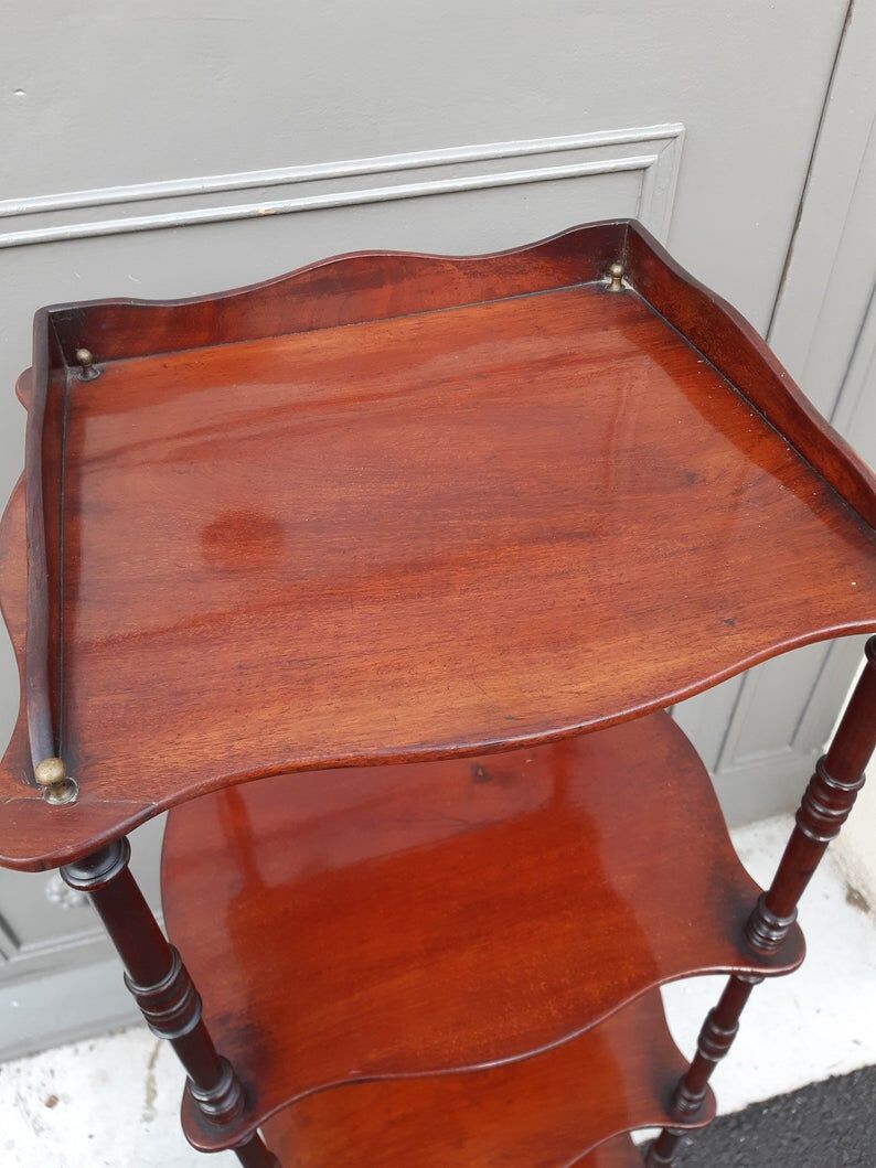 Napoleoin III Shelf