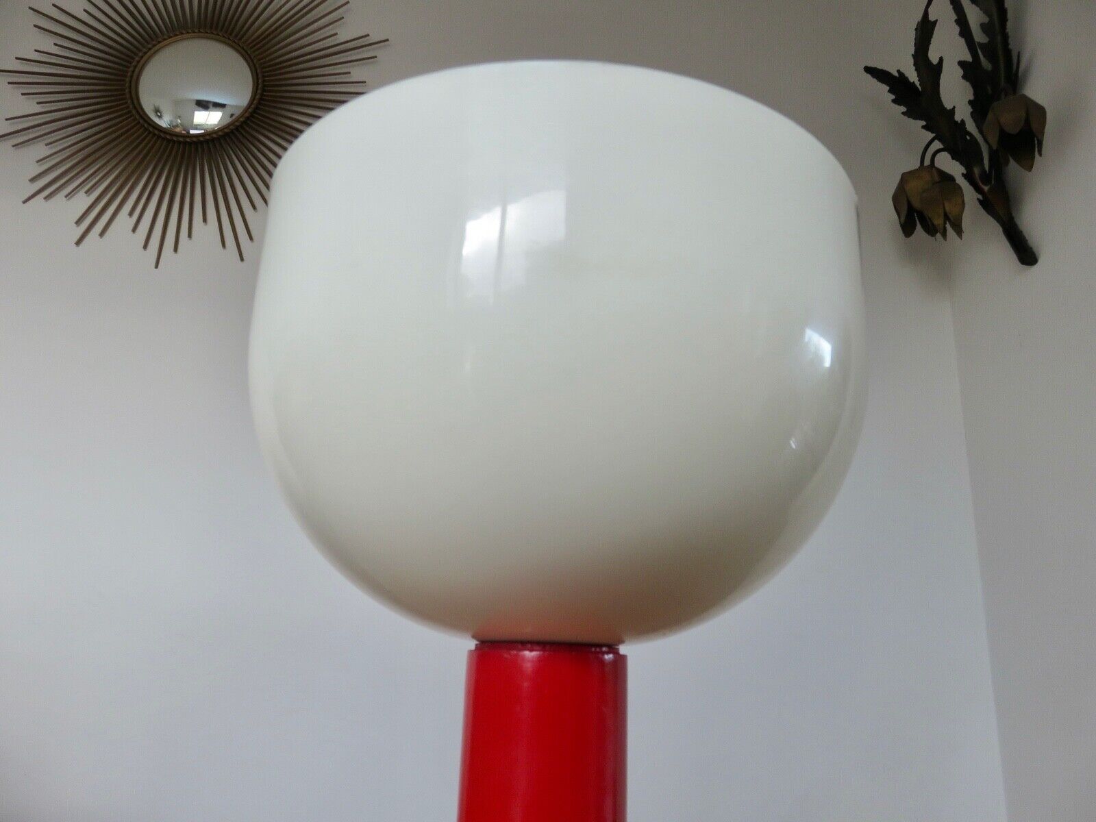 Red lacquered wood lamp and light diffuser in perspex 1980