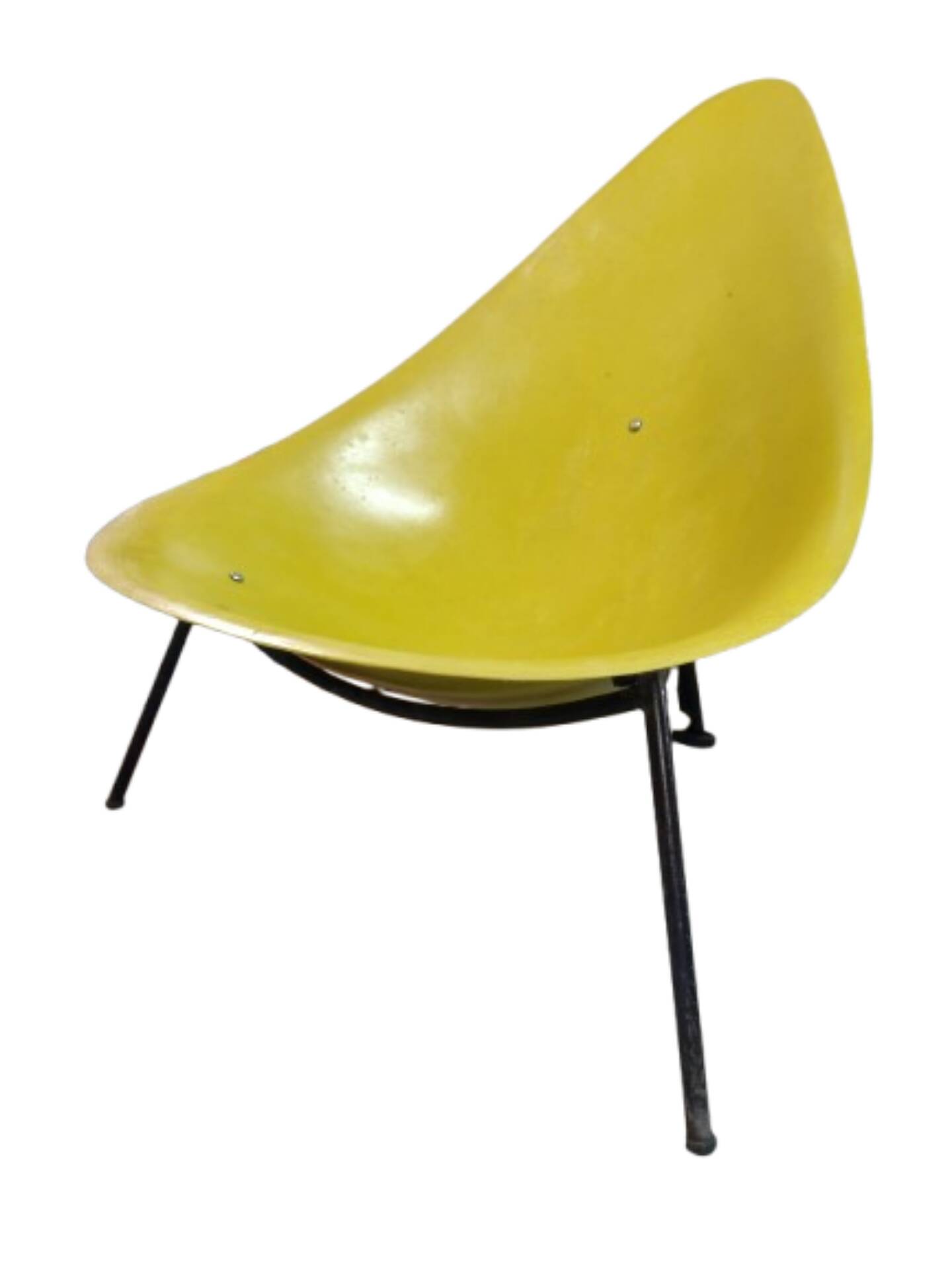 Fauteuil  à piétement tripode en acier laqué. Édité par Merat en 1956.