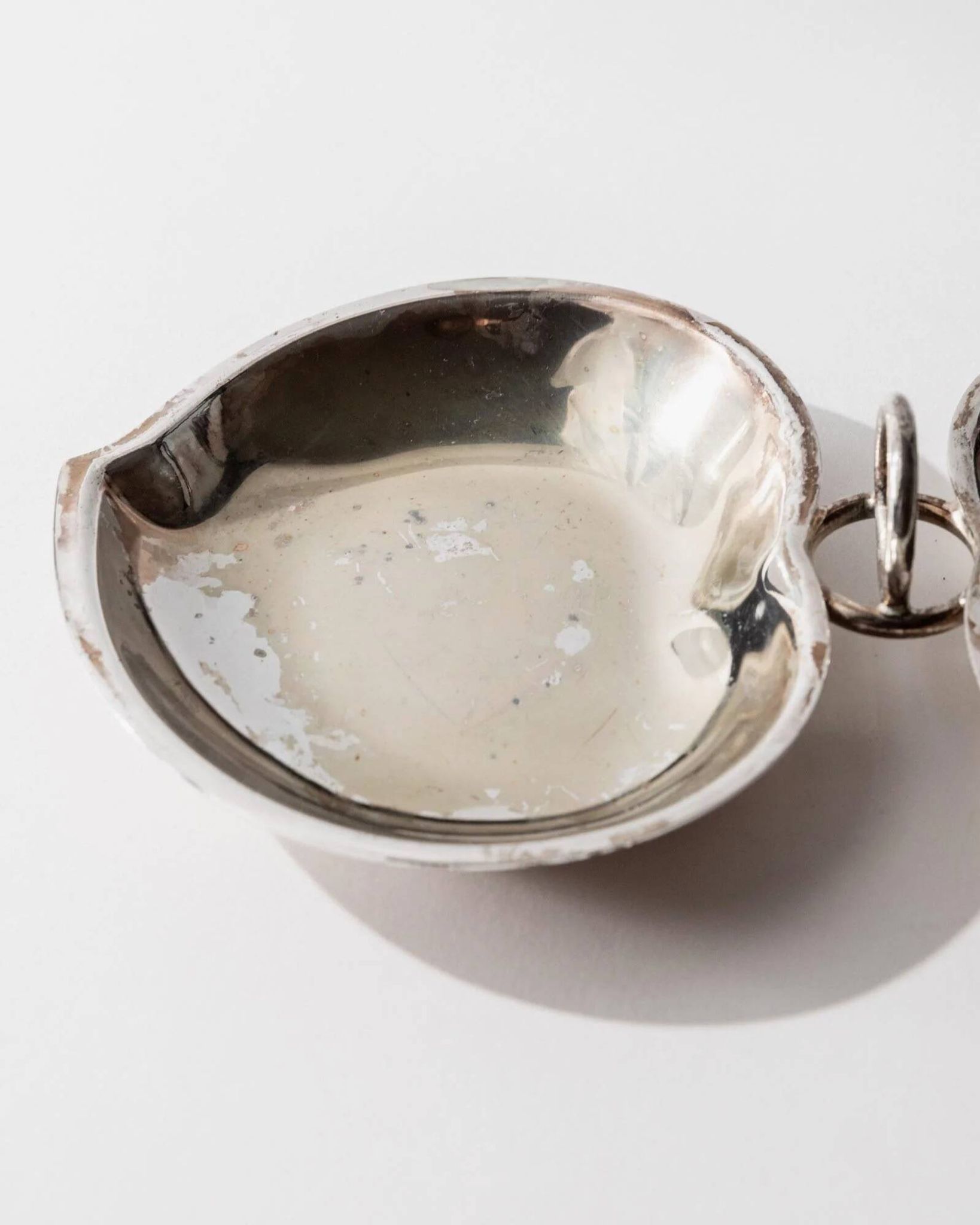Vintage 1960s silver-plated catchall, double heart shell with ring handle.