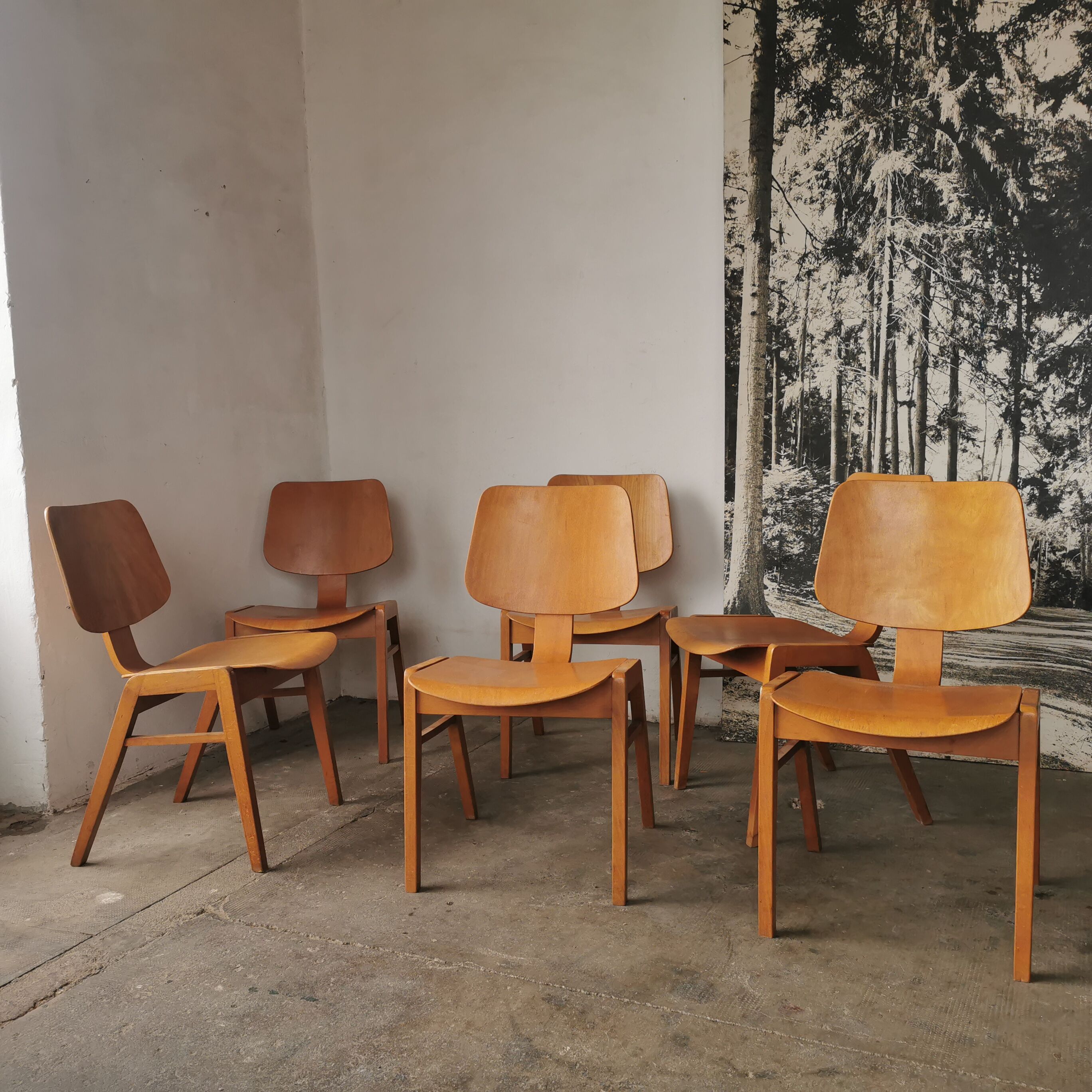 Set of 6 stackable Scandinavian chairs
