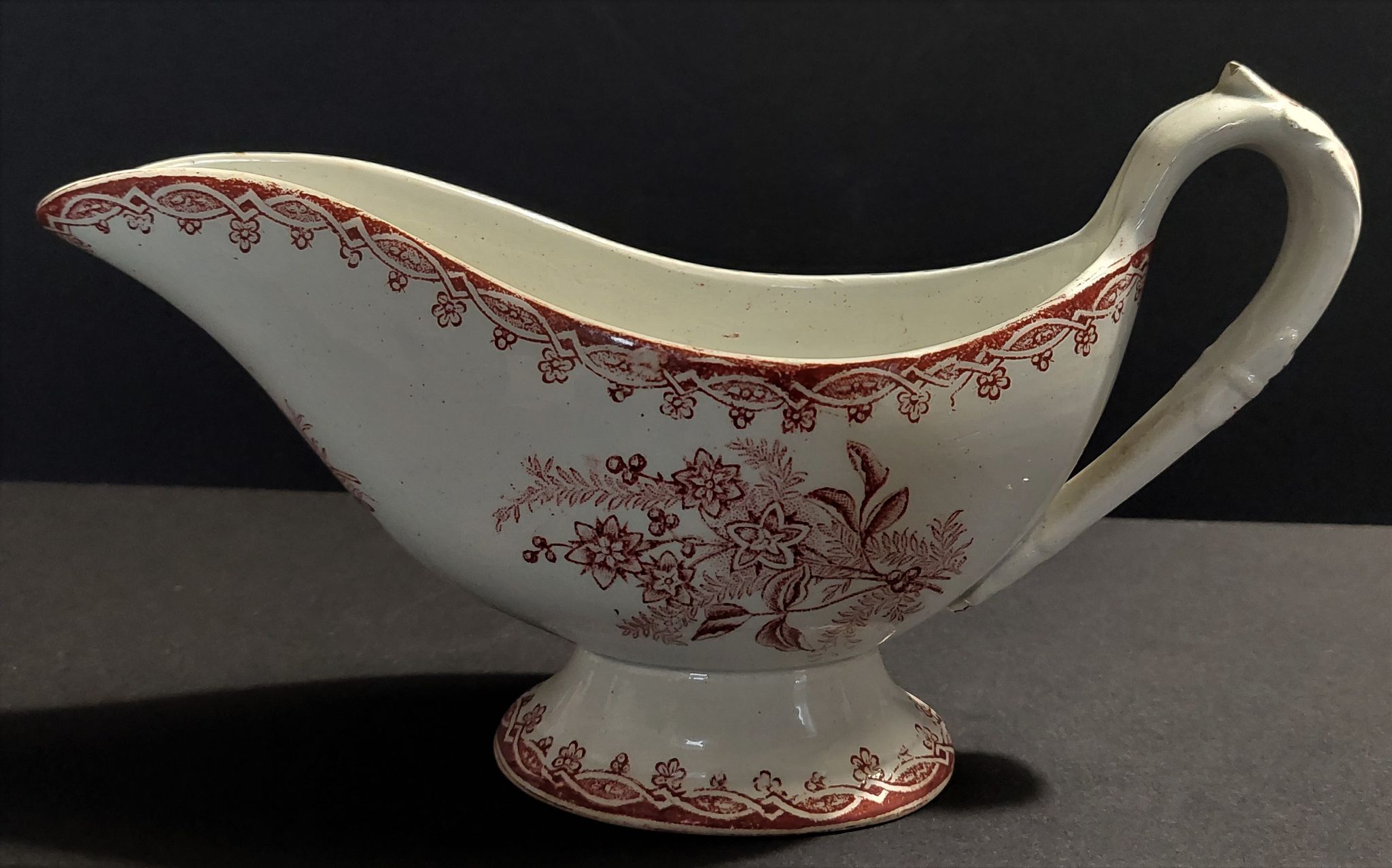 Saucière faïence décor rose marque V en creux XIXème