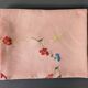 Nappe ancienne en lin épais brodé main rose 170x130 cm – Pièce unique