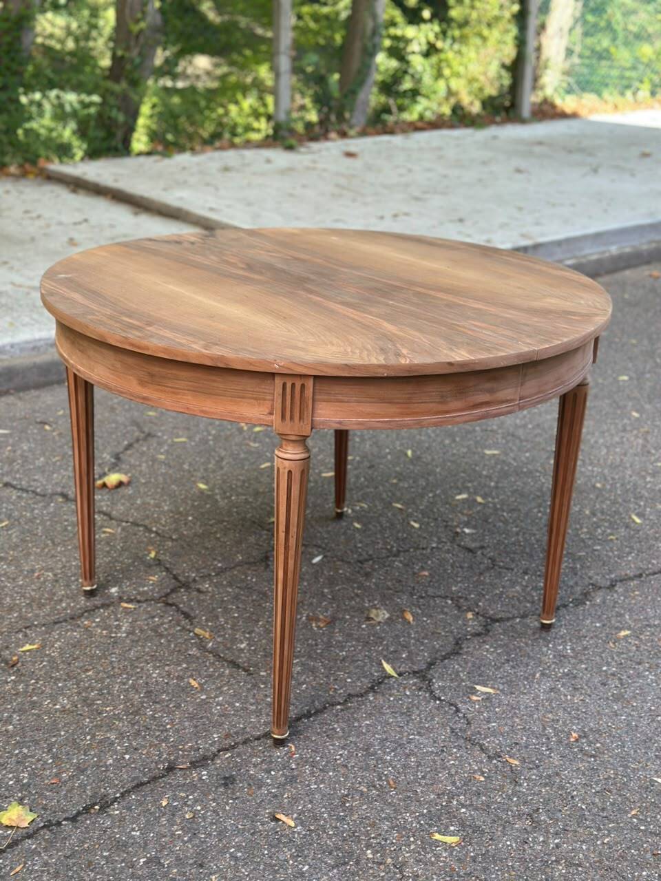 Round extendable dining table Louis XVI stripped in walnut 1960 190cm