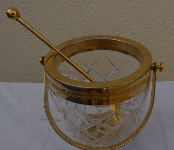 Glass and gold metal ice bucket with its gold metal spoon - Very good condition