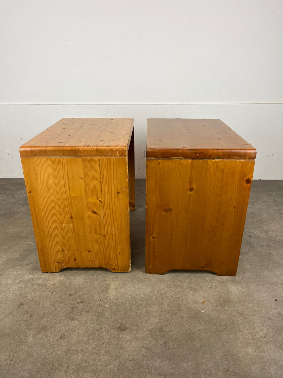 Pair of stools Les Arcs, Charlotte Perriand selection