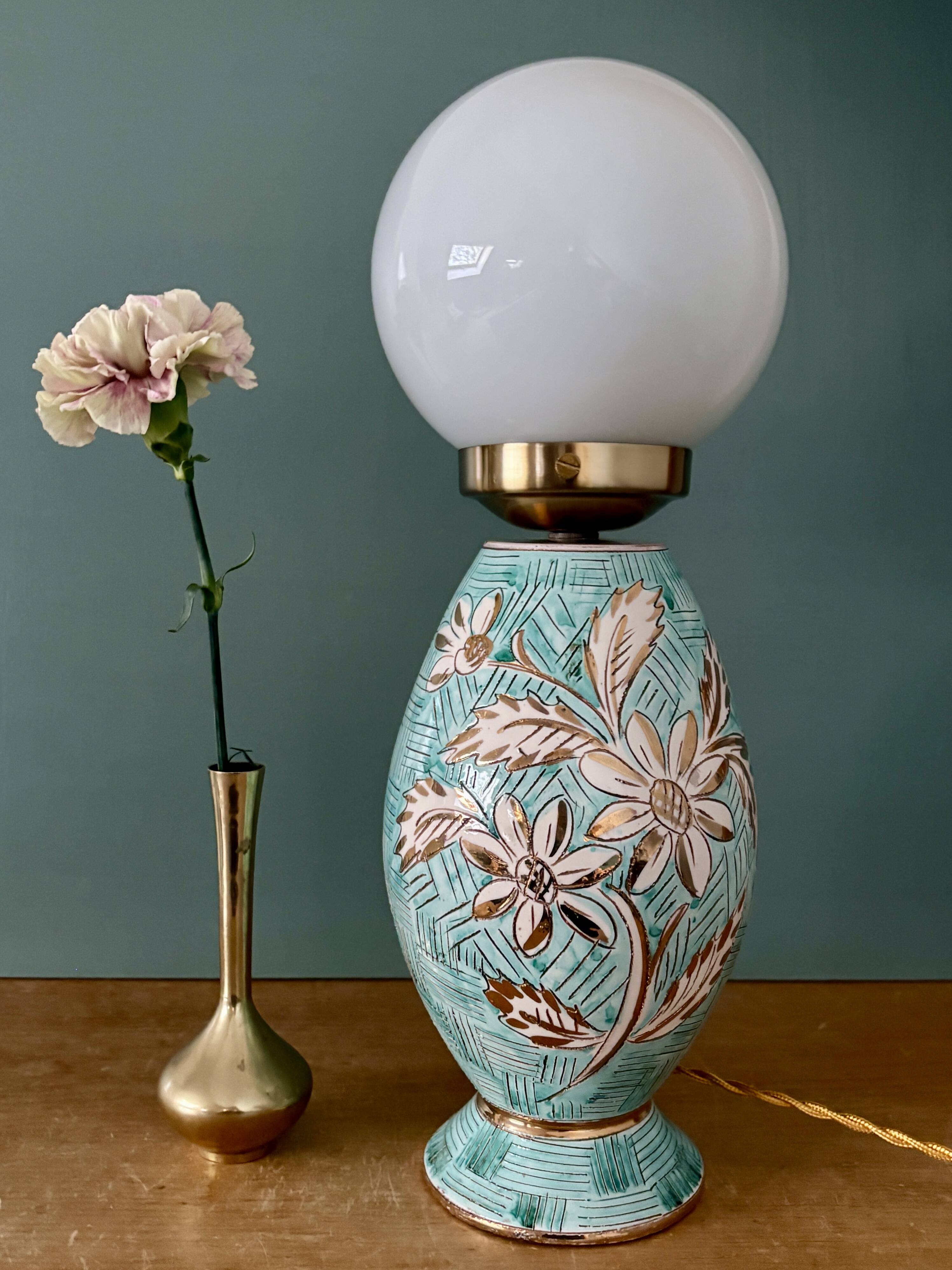 Lampe vintage en céramique et opaline blanche.