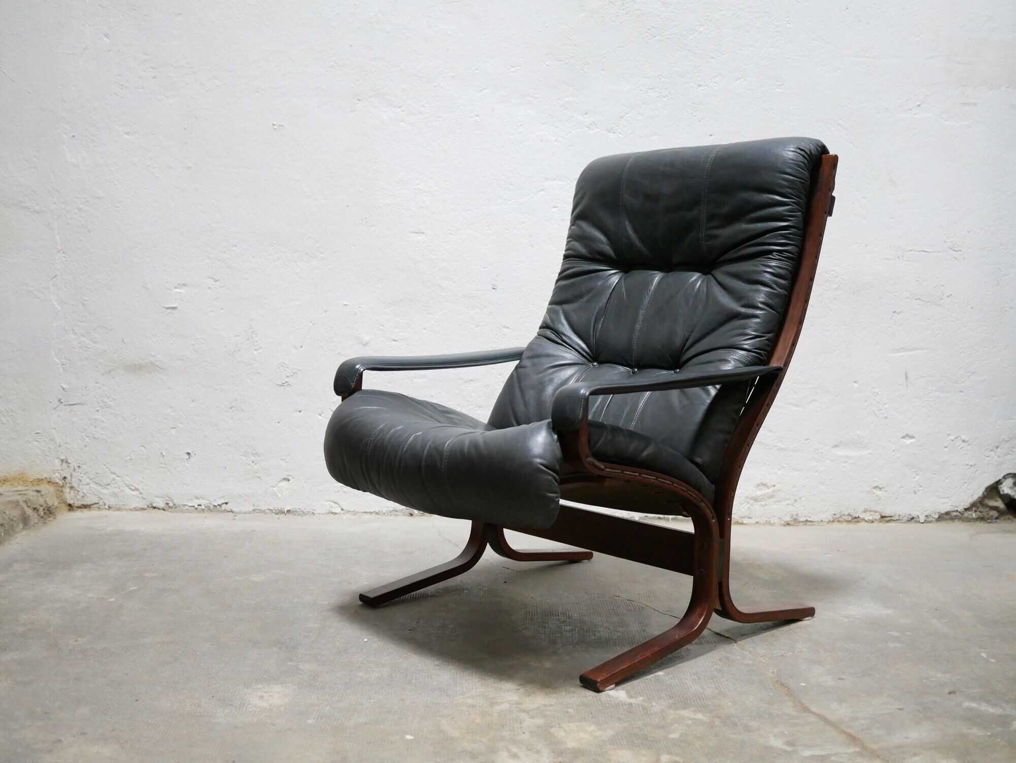 Siesta Scandinavian armchair in black leather by Ingmar Relling for Westnofa editions