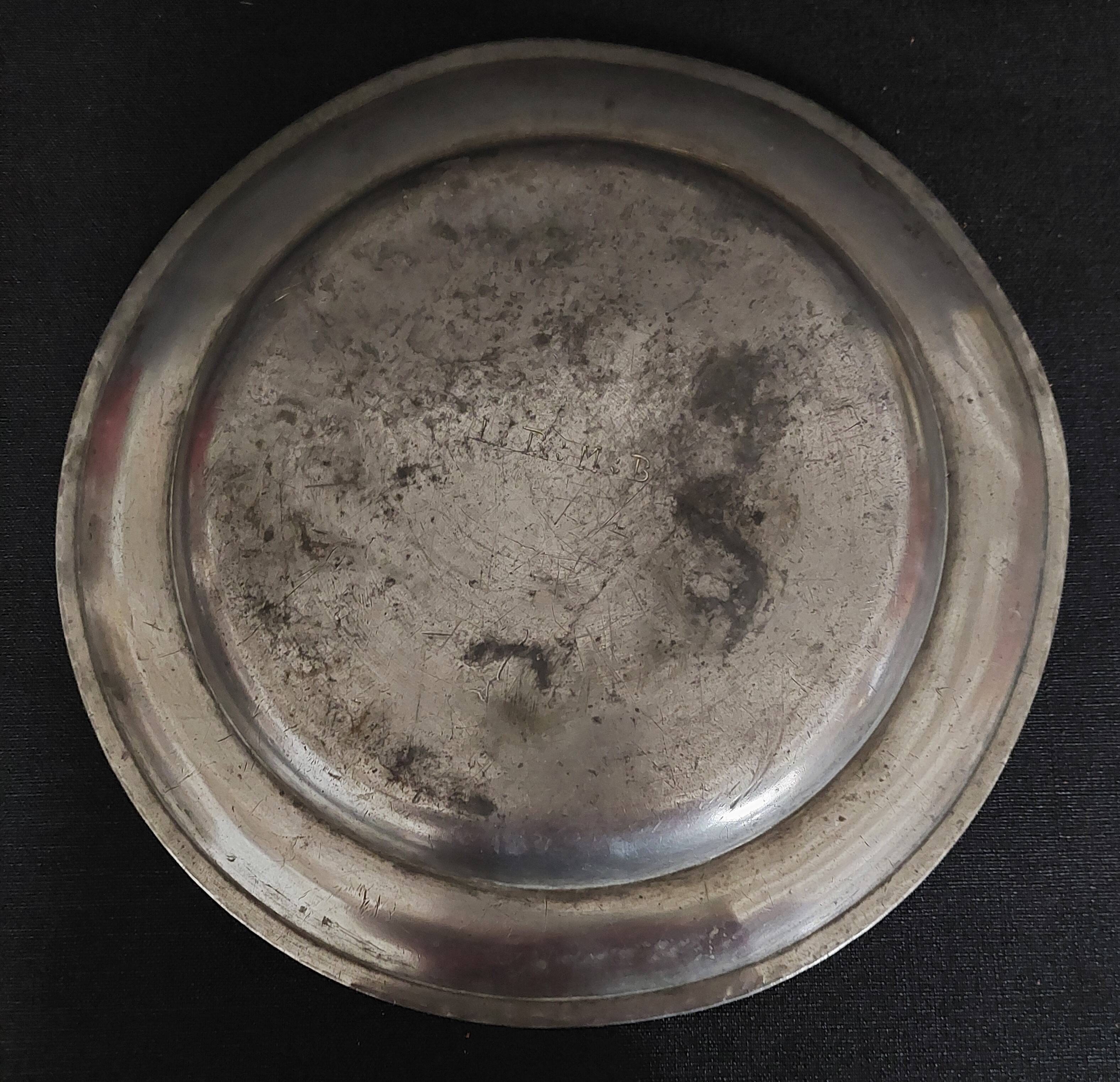 Plat rond en étain XVIIIème poinçon à identifier