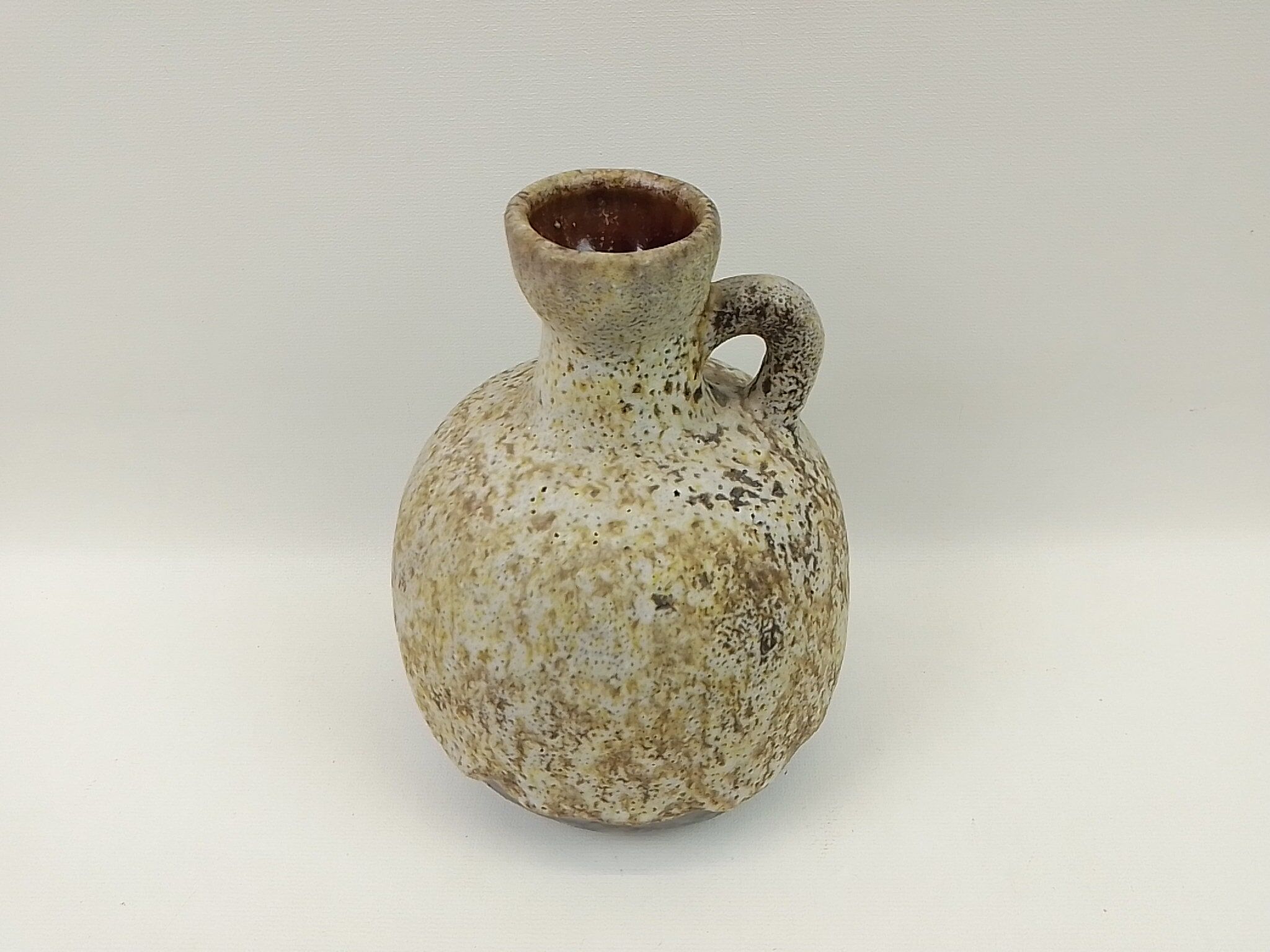 1-handle shaded brown ceramic vase