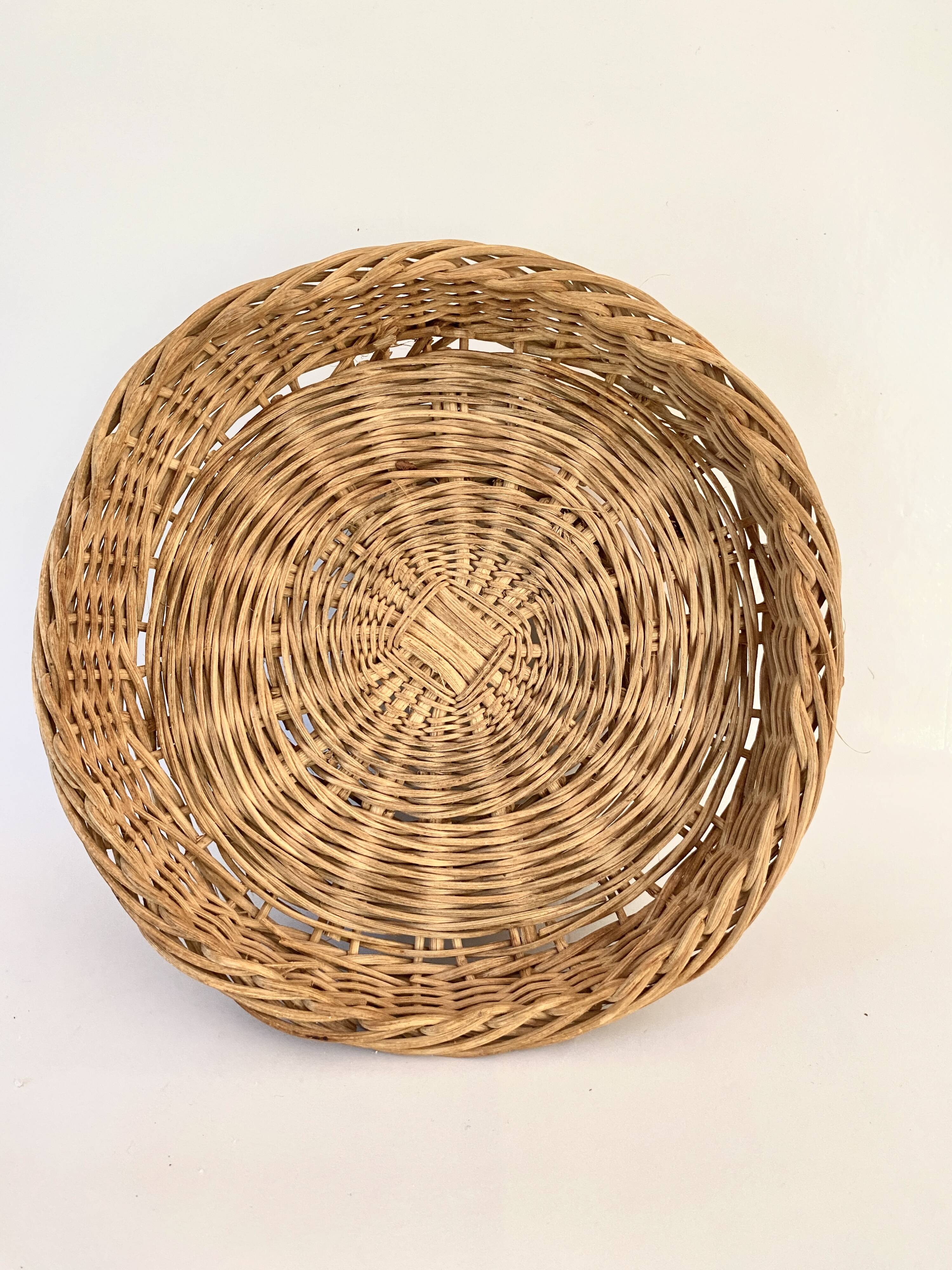 Straw dish on pedestal