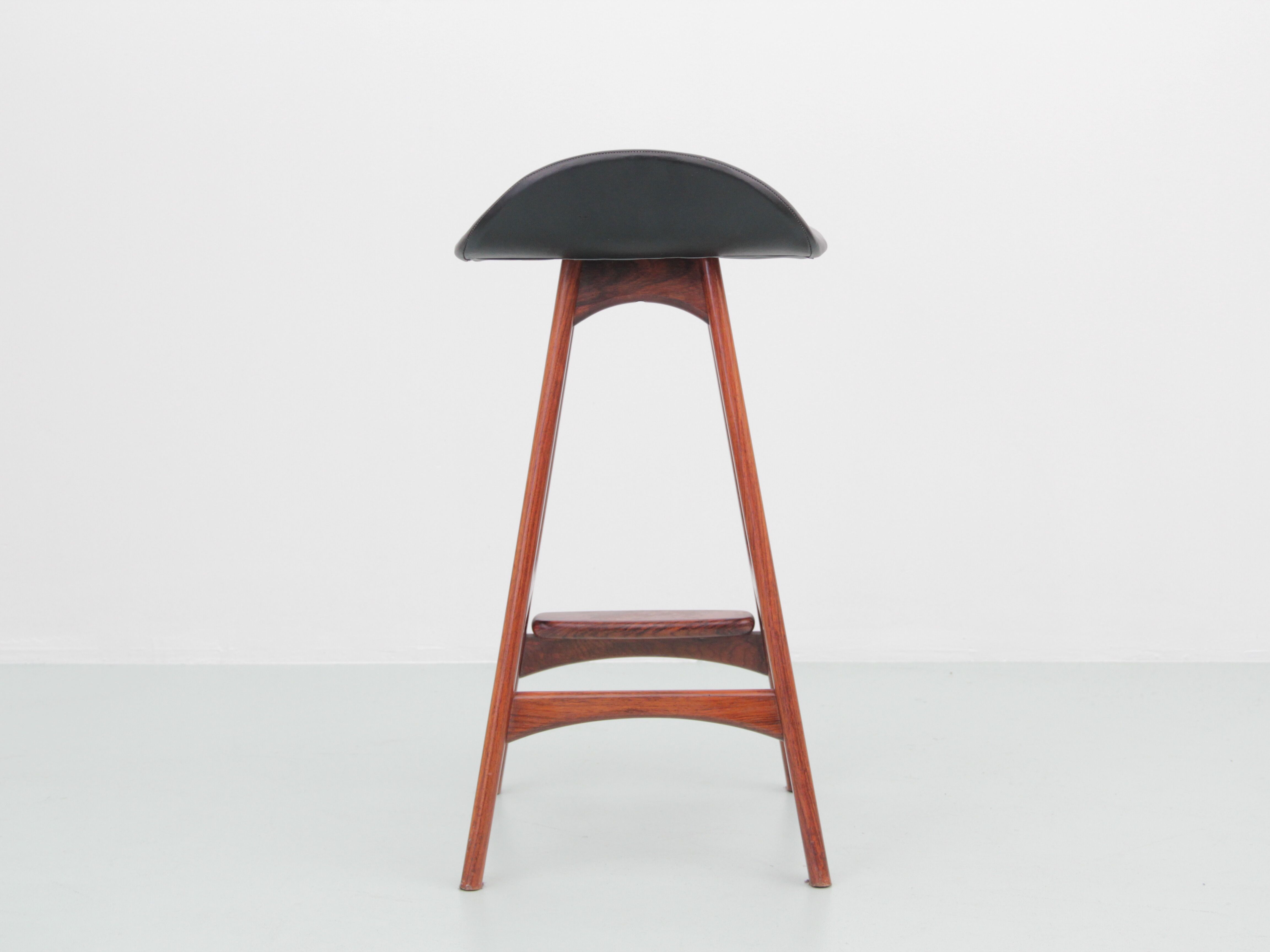 Scandinavian bar stool in OD61 style rosewood. H 62 cm.