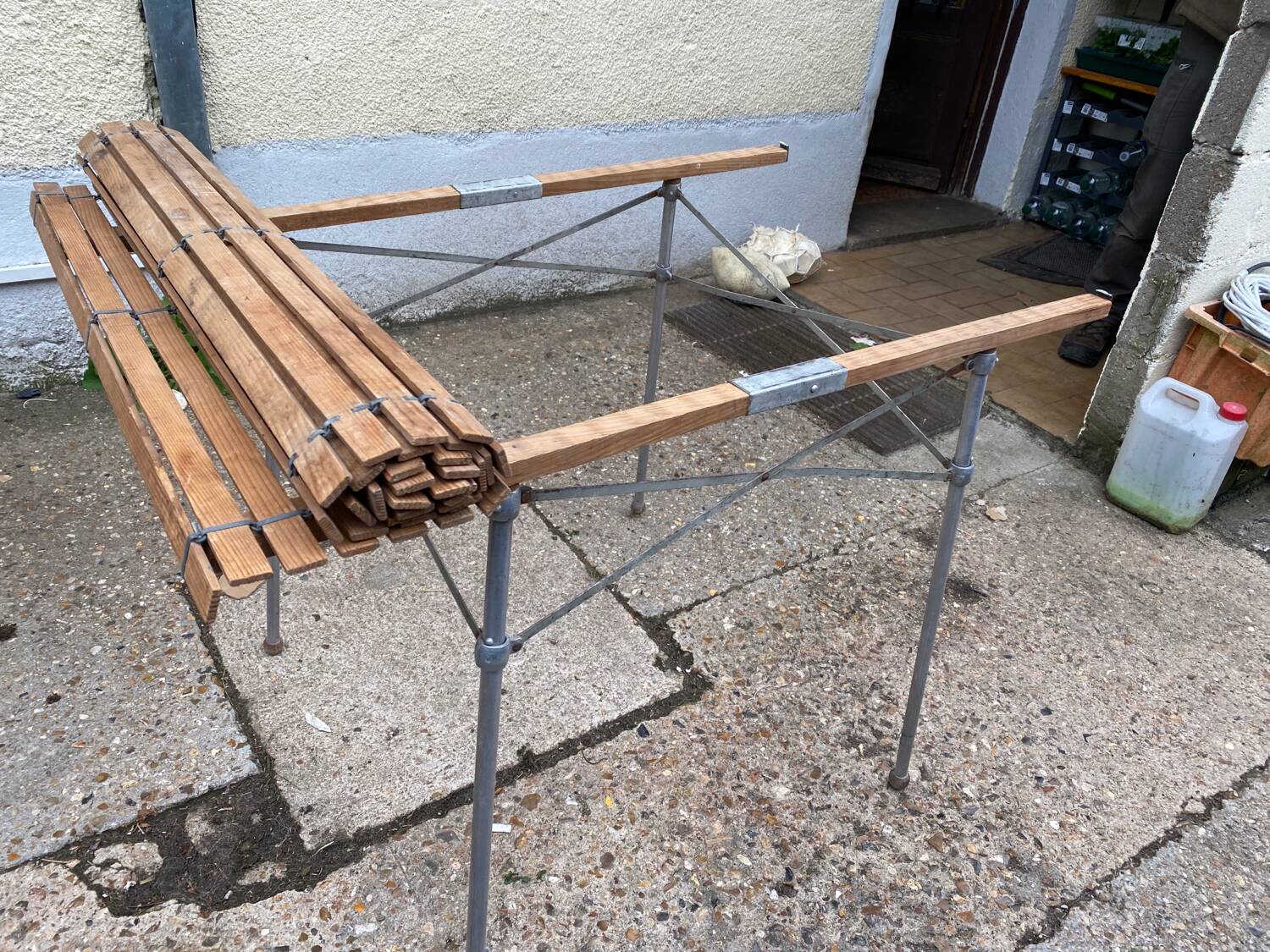 Folding camping table