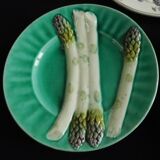 Assiettes d’asperges anciennes françaises en barbotine