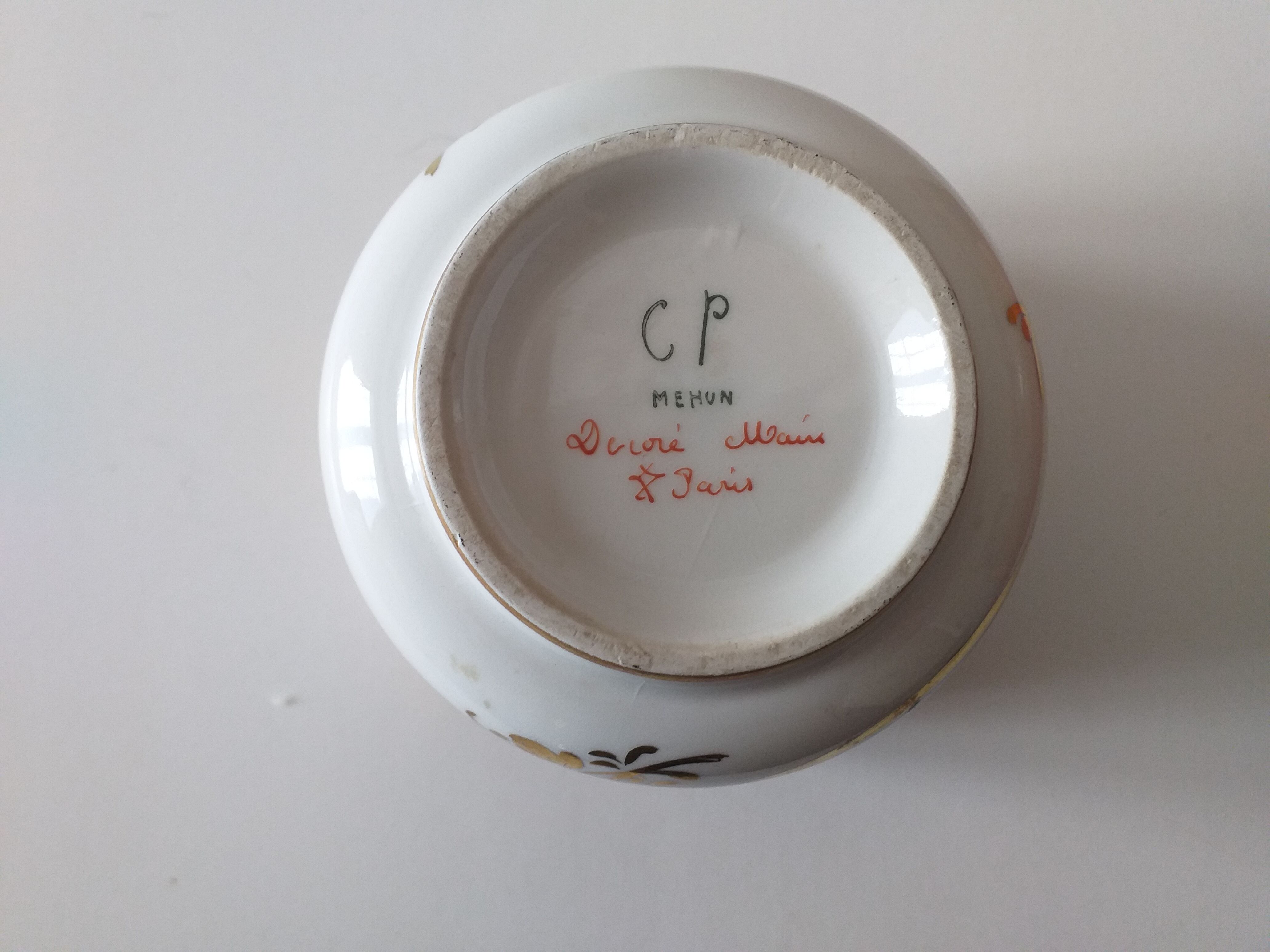 Porcelain planter decorates Paris polychrome flowers or Mehun Albert Pillivuyt