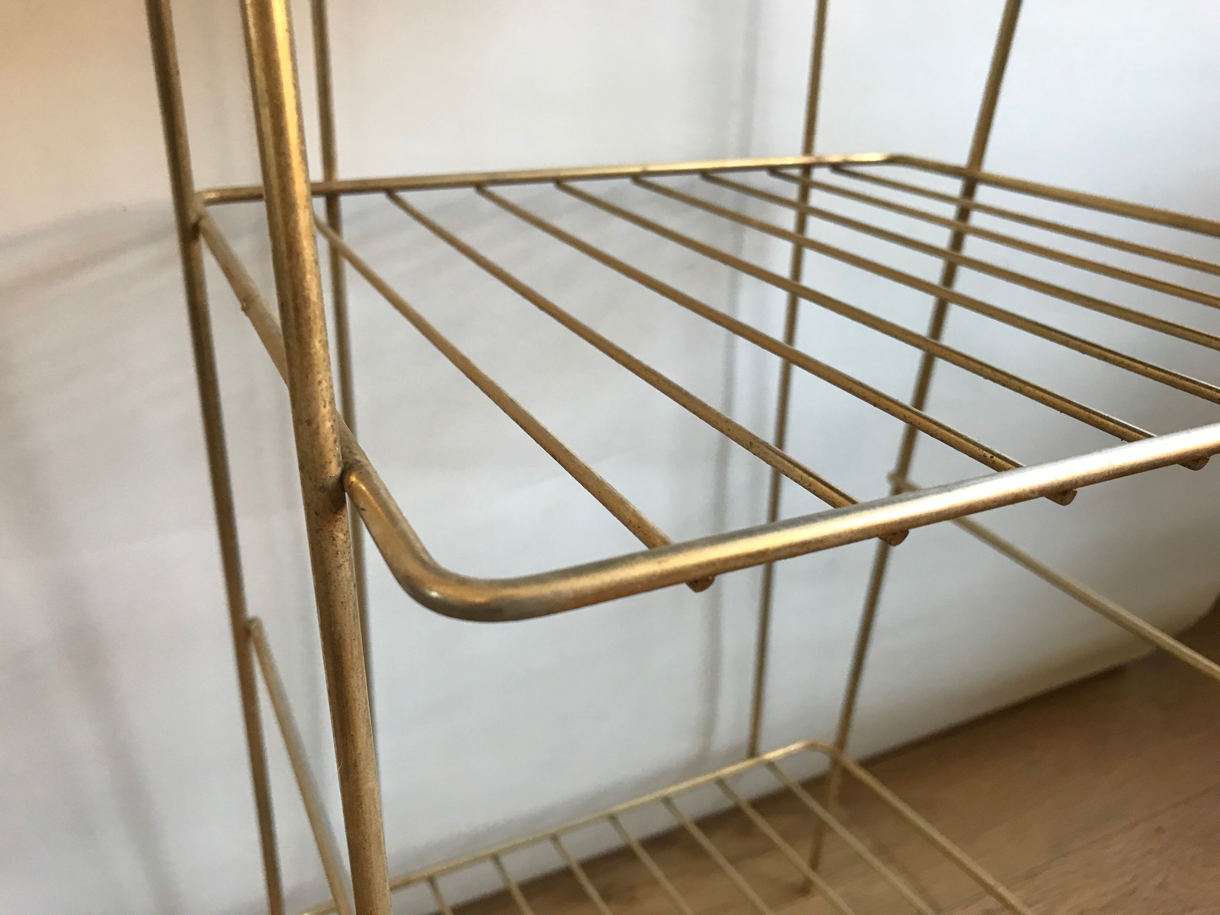 Golden metal dessert