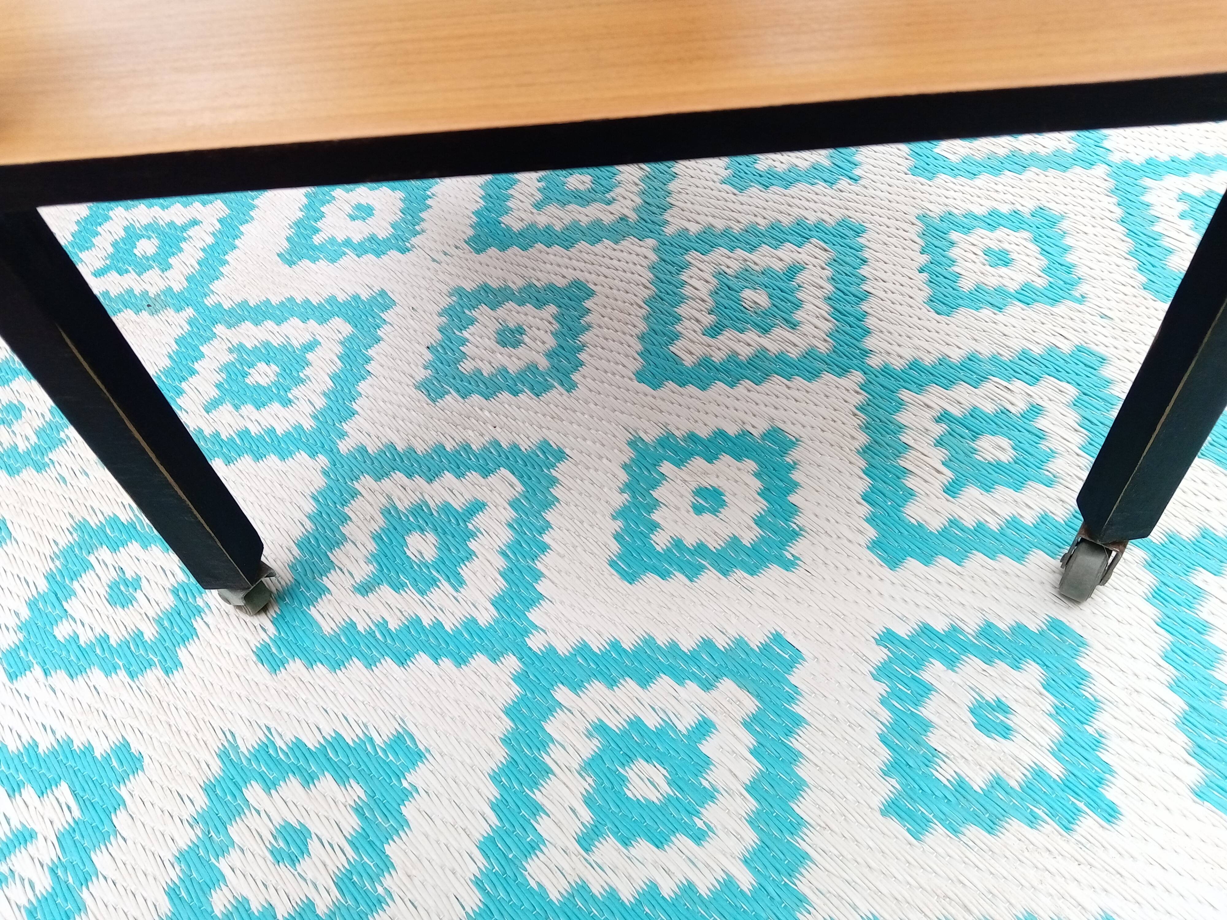 Serving table on casters