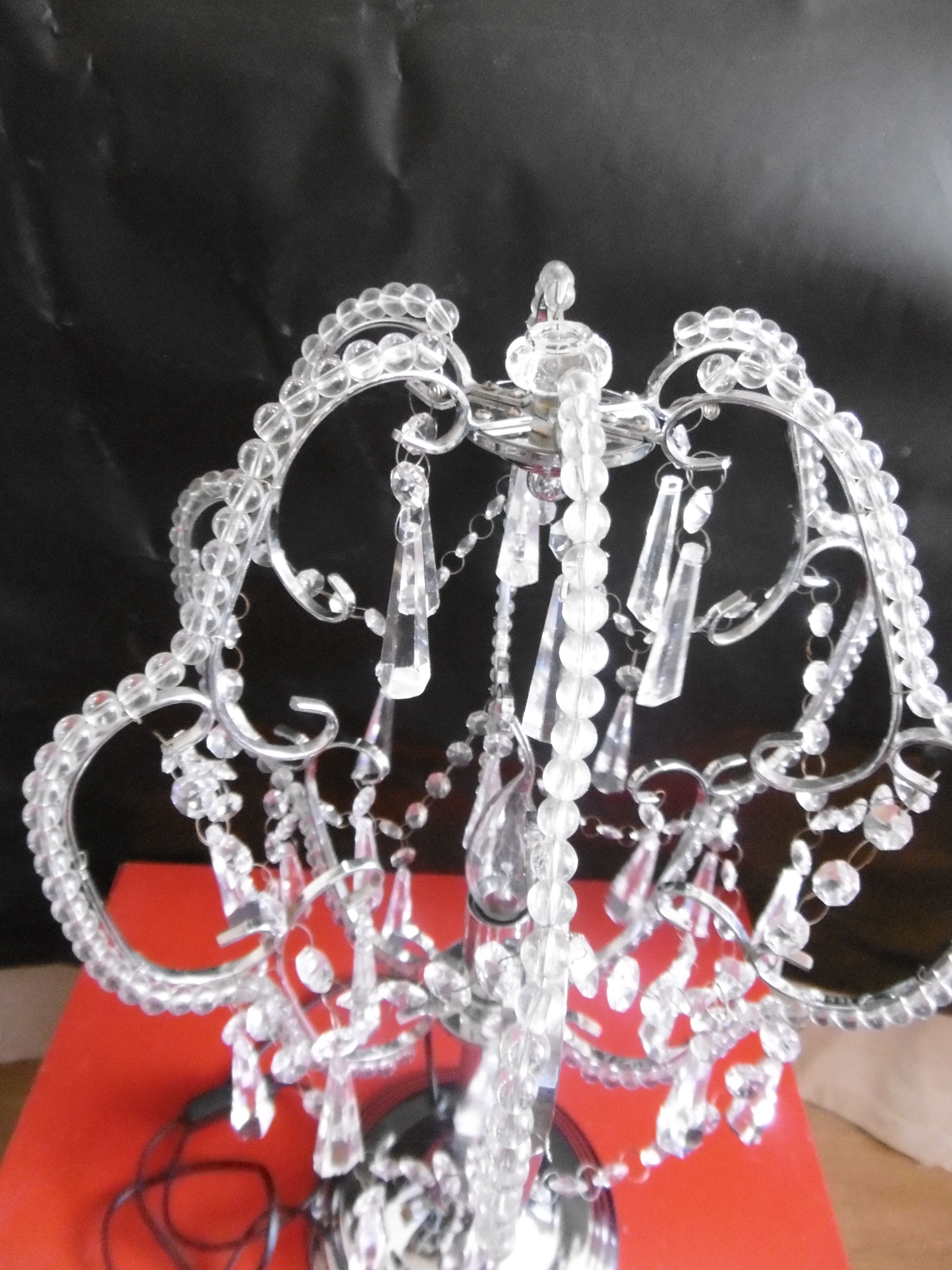 Table lamp with pendants