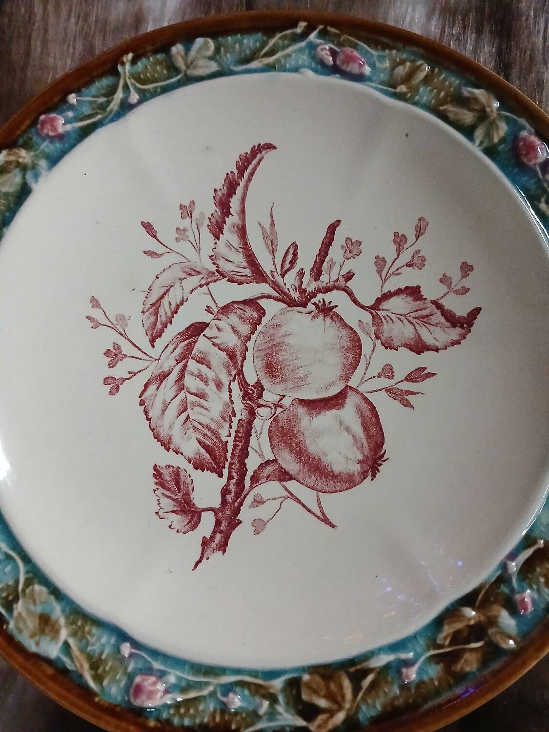 5 assiettes anciennes majolique Longchamp 