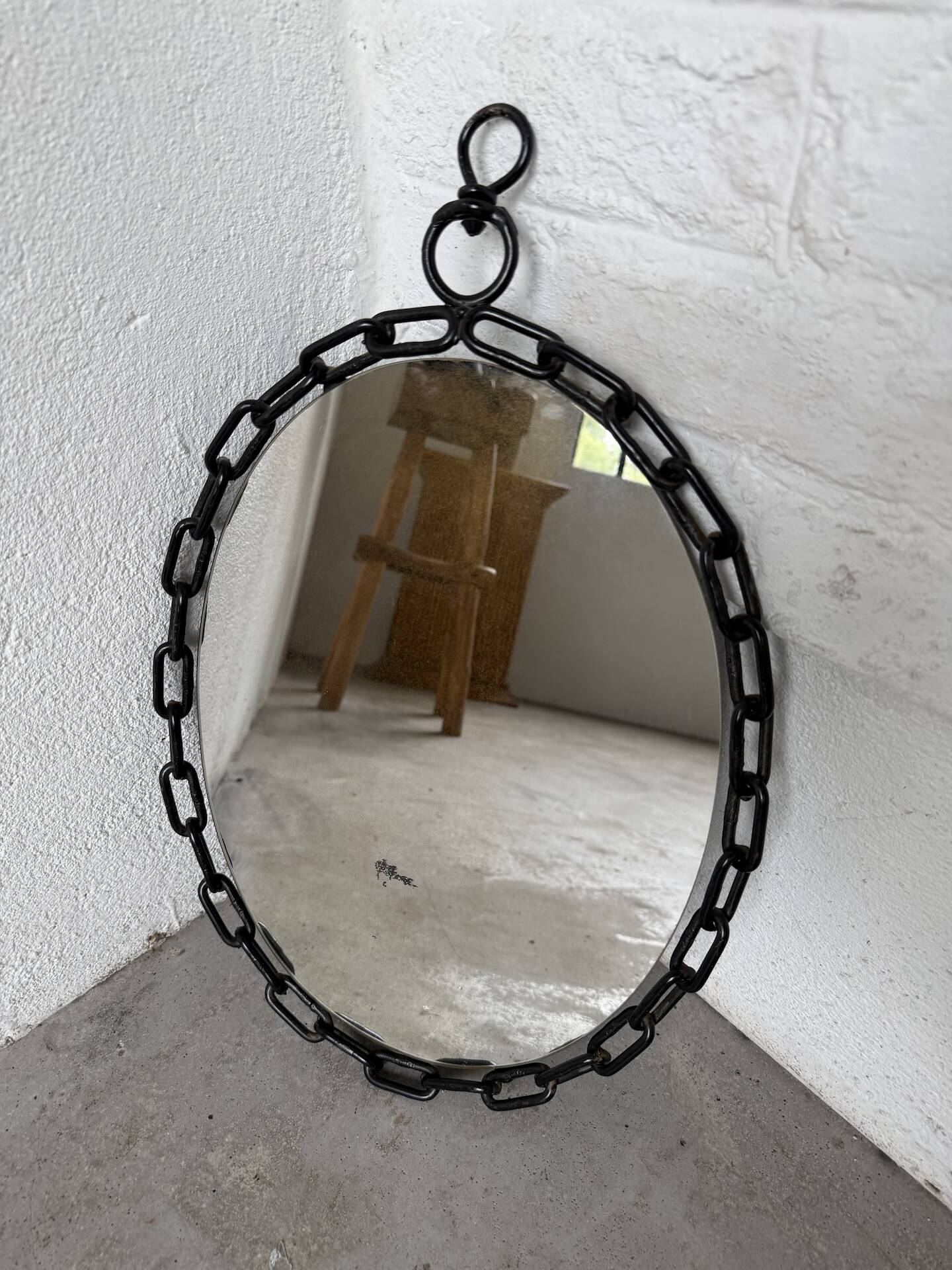 Miroir brutaliste ovale « chaine » 1950