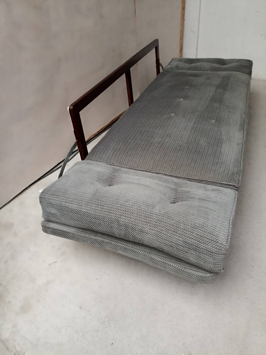 Vintage daybed sofa