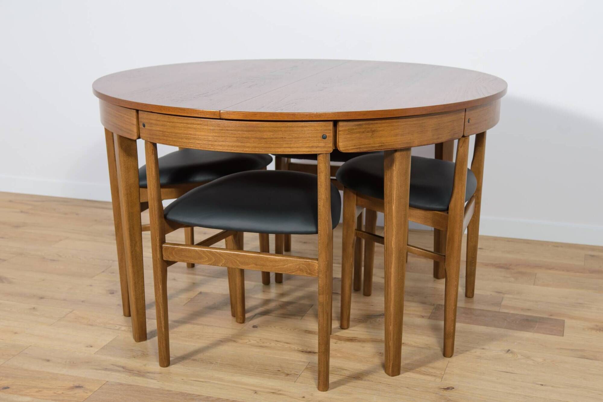 Mid-Century Round Extendable Dining Table and Chairs from McIntosh, 1960s, Set of 5